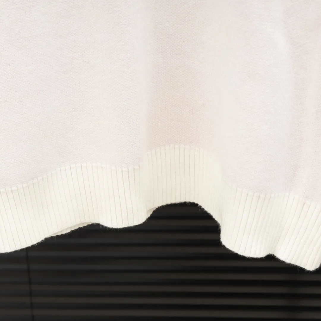 P300 Style: SUPREME unicorn arm knitted long-sleeved sweater Size: S-XXL Fabric: Wool blend Accessories: Full set of customized original accessories No gender distinction, same style for men and women