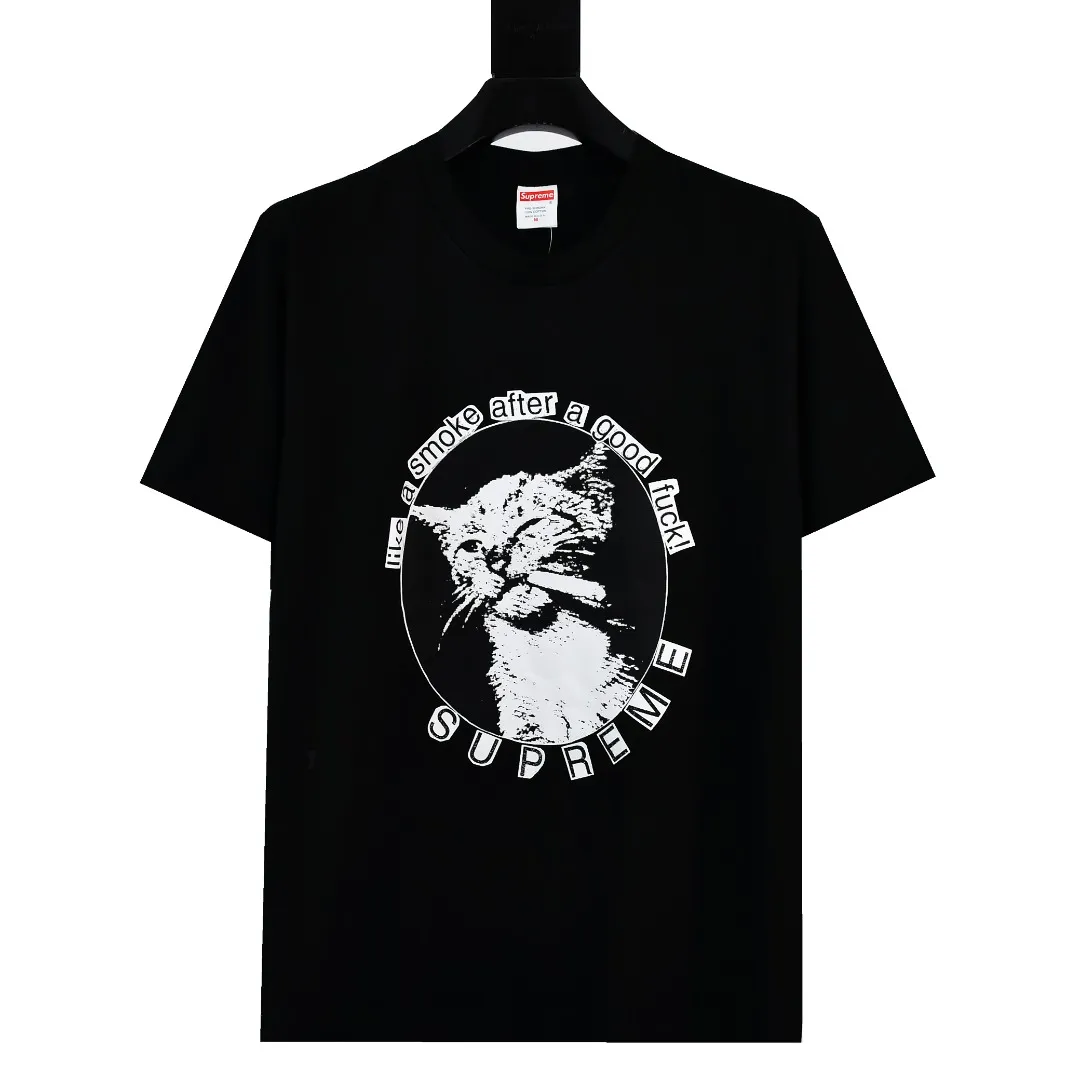 S310💰p136 Supreme 23ss Business Devil’s Deal Contract printed T-shirt. Refuse to make goods based on pictures. Refuse to compare with wrong versions. Use cylinder seamless technology (original technology, no stitching bone on the side of the clothes, key points of identification) The fabrics are all custom-woven and dyed, 280g weight, 100% cotton, cylindrical fabric. Cylindrical fabric is a knitted fabric woven with a cylinder loom. The needles are distributed in a cylindrical shape on the fuselage. The gray fabric is a large cylinder, which needs to be opened and shaped before it can be used further. There are no slits on the side of the clothes, so there is no washing label on the side of ordinary short-sleeves. There is only one collar label behind the neck. The printing uses thermosetting ink printing imported from Belgium (different from conventional heat transfer printing), also known as plastic ink, or self-adhesive ink. Its ingredients are: mainly composed of polyvinyl chloride (PVC) and phthalates. PVC and phthalates, solid color The thermosetting ink is composed of a mixture of agents, stabilizers, and thickeners. It is not the digital direct printing marketed on the market. The printing texture of thermosetting ink cannot be achieved by digital direct printing. The collar label has a watermark anti-counterfeiting effect, a real anti-counterfeiting layer, a version with a high probability of passing the inspection, and the original packaging picture has a high probability of passing the test. Size：S-XL