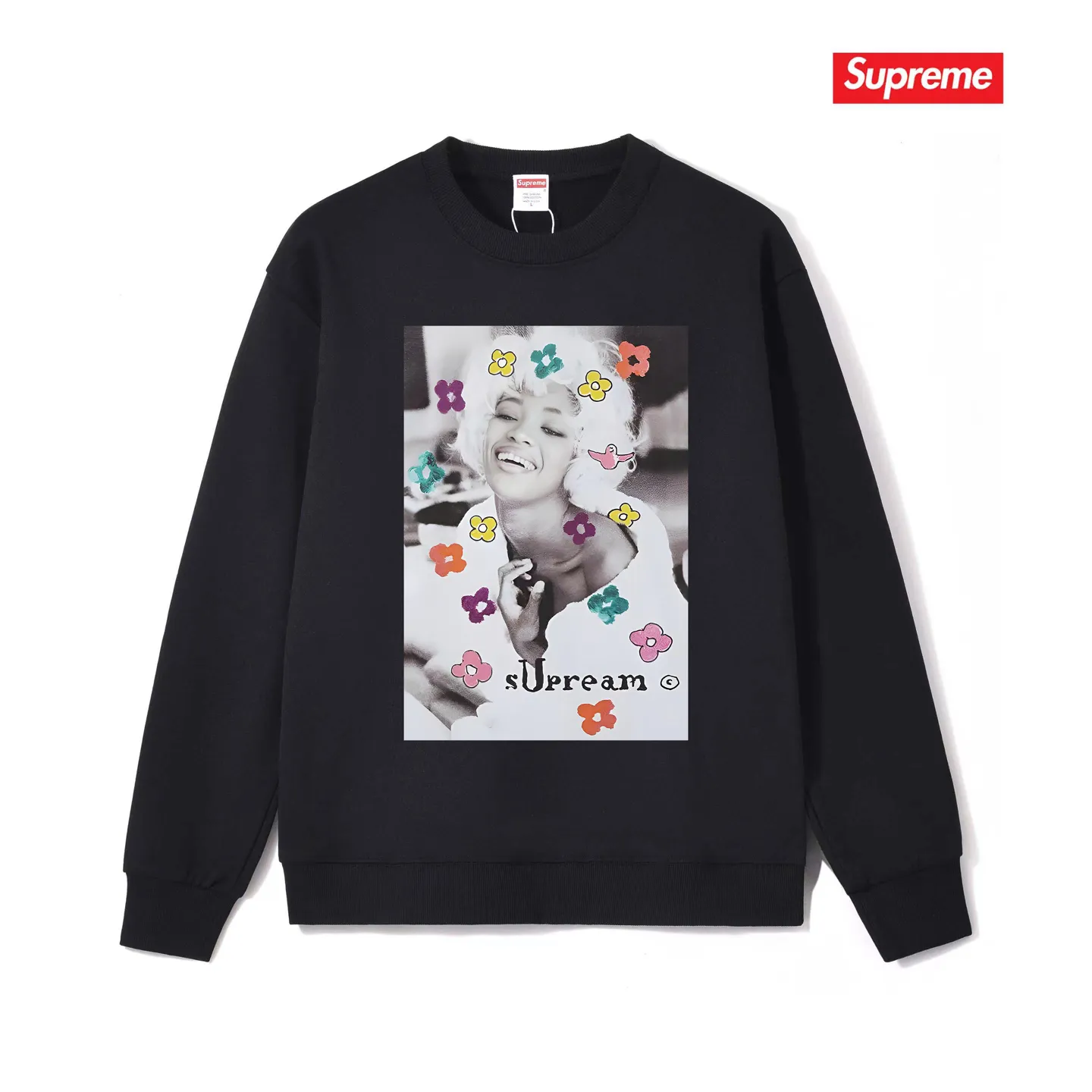 Style No. S1108 #terry p150💰 Velvet 160💰 Supreme Week1Naomi Tee character print round neck sweatshirt Made of 400g large terry (drop shoulder large version) fabric, soft texture and no pilling Imported environmentally friendly printing glue The pattern is bright and three-dimensional Quality💥Same style for men and women The upper body is trendy Color: black white gray Size: S M L XL XXL