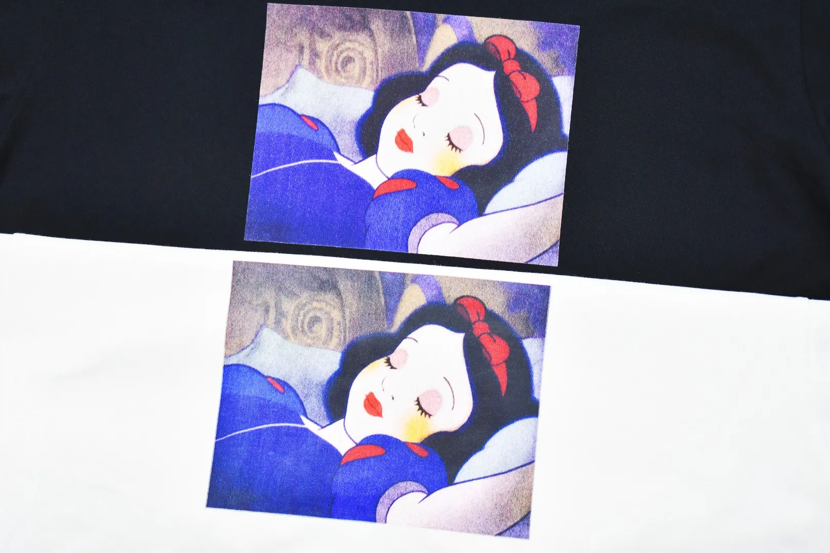 S410💰P150 Top version Supreme 24FW Snow White Snow White short-sleeved T-shirt. Refuse to look at pictures to make goods. Refuse to compare with wrong versions. Use cylinder seamless technology (original technology. There are no stitched bones on the side of the clothes. Key points of identification) The fabrics are all custom-woven and dyed, 280g weight, 100% cotton, cylindrical fabric. Cylindrical fabric is a knitted fabric woven with a cylinder loom. The needles are distributed in a cylindrical shape on the fuselage. The gray fabric is a large cylinder, which needs to be opened and shaped before it can be used further. There are no slits on the side of the clothes, so there is no washing label on the side of ordinary short-sleeves. There is only one collar label behind the neck. The printing uses thermosetting ink printing imported from Belgium (different from conventional thermal transfer printing), also known as plastic ink, or self-adhesive ink. Its ingredients are: mainly composed of polyvinyl chloride (PVC) and phthalates, including PVC and phthalates, fixing agents, Stabilizers and thickeners are mixed to form thermosetting ink, which is not the digital direct printing marketed on the market. The printing texture of thermosetting ink is unachievable by digital direct printing. The new triple collar label has a watermark anti-counterfeiting effect, a real anti-counterfeiting layer, a version with a high probability of passing the inspection, and the original packaging picture has a high probability of passing the test. Size：S-XL