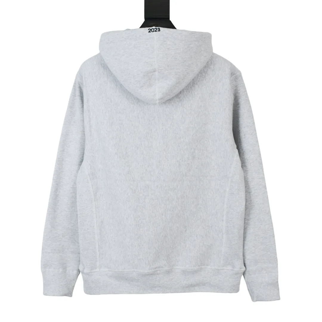 🅿️320 S238 top version Supreme 23Fw camouflage Box Logo Hooded hooded sweatshirt hooded plus fleece sweatshirt For those of us who focus on top Supreme, the cross sweatshirt is naturally available. ZP purchase and pattern making operation 1. Fabric: ZP testing, custom weaving and dyeing, pure cotton 460G plus fleece main fabric, horizontal cutting, side stitching 520G 2X2 thread 2. Embroidery: The embroidery equipment is operated by BEHRINGER BEKS-Y924 machine (a level higher than Tajima embroidery machine). The embroidery thickness, saturation and size are all consistent. 3. Sewing process: The whole garment adopts four-needle and six-thread boneless splicing technology in twelve places. It is processed by a senior foreign trade factory (ordinary factories cannot do it). 4. Hem and cuffs: all use 520G inelastic thread. (Low-end goods use elastic threads to cause the hem and cuffs to appear wavy) 5. Customized ZP main label/wash water label/hangtag/packaging bag (equipped with an extra-large thickened handbag) Size: S~XL