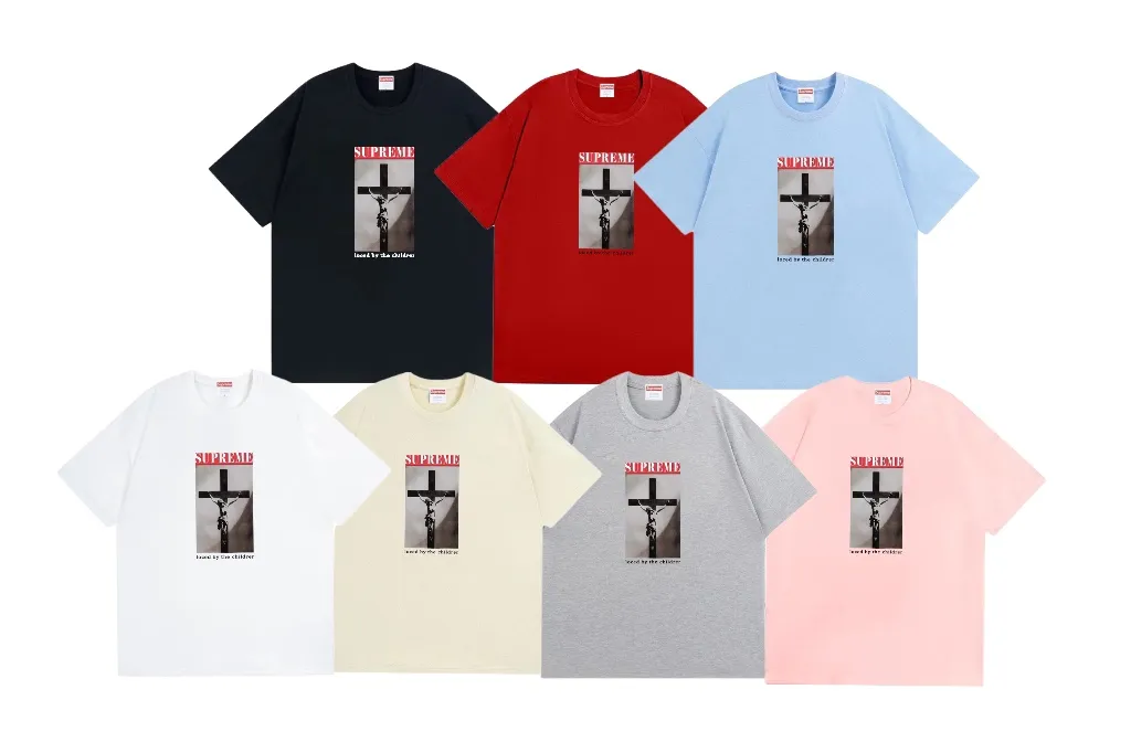 #S98 p110💰 Supreme SS20 Week 1 Loved By The Children Tee pattern, loose fit, made of 260 grams of combed cotton double yarn, all three standards from fabrics to accessories, ZP, imported Matsui company slurry printing will never crack, the whole piece adopts three-needle five-thread technology (neckline-shoulder seam-sleeve seam double line, looks more three-dimensional and textured) and the original version of the same craftsmanship, classic version Feel free to compare zp. The whole piece adopts three-needle five-thread craftsmanship (neckline-shoulder seam-sleeve seam double thread, which looks more three-dimensional and textured). It has the same craftsmanship as the genuine original, classic version. Color: white, black, light blue, red, apricot, gray, pink. Size: S M L XL XXL