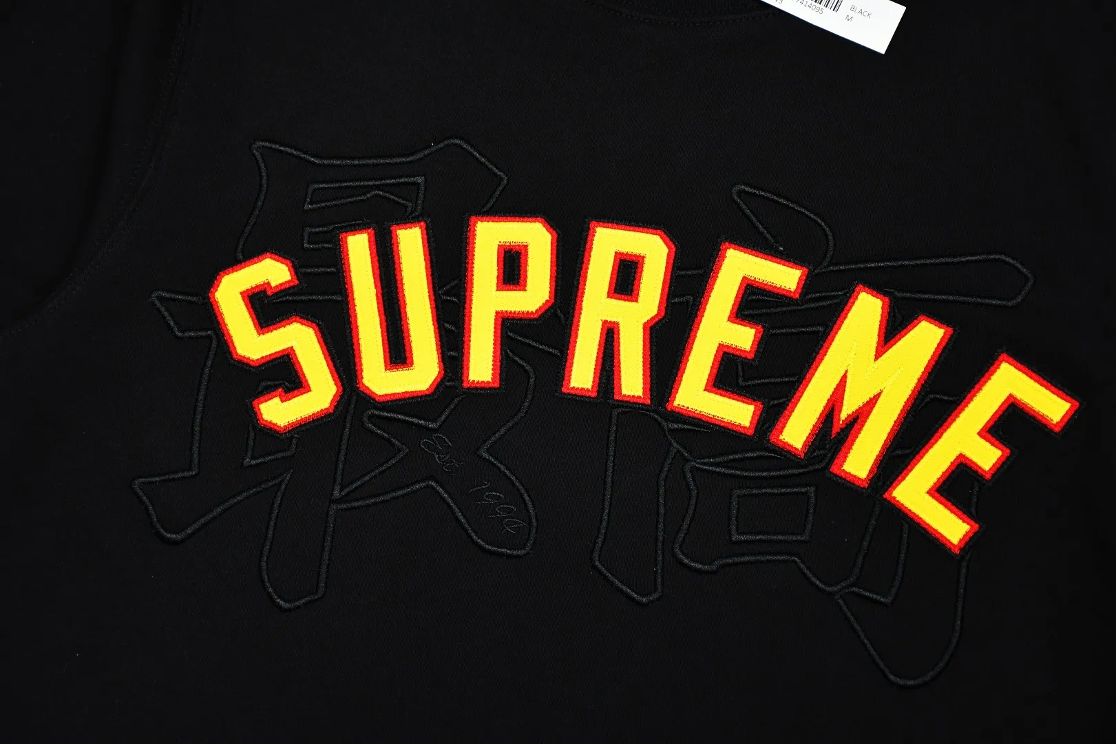 S462💰p290 Top version Supreme 20SS Kanji Logo Crewneck Supreme embroidered fleece crewneck sweatshirt. For those of us who focus on top Supreme, this sweatshirt is naturally available. ZP purchase and pattern making operation 1. Fabric: ZP testing, custom weaving and dyeing, pure cotton 460G plus velvet main fabric, horizontal cutting, side stitching 520G 2X2 thread 2. Embroidery: embroidery equipment Behringer BEKS-Y924 machine is used (a level higher than Tajima embroidery machine). The thickness, saturation and size of the embroidery are all consistent. 3. Sewing process: Four-needle and six-thread boneless splicing technology is used in twelve places on the whole garment. Processed by a senior foreign trade factory (cannot be done by ordinary factories) 4. Hem and cuffs: all use 520G non-elastic threads (low-end goods use elastic threads, causing the hem and cuffs to appear wavy) 5. Customized ZP main label/wash water label/tag/packaging bag (equipped with extra large thickened handbag) Size: S~XL