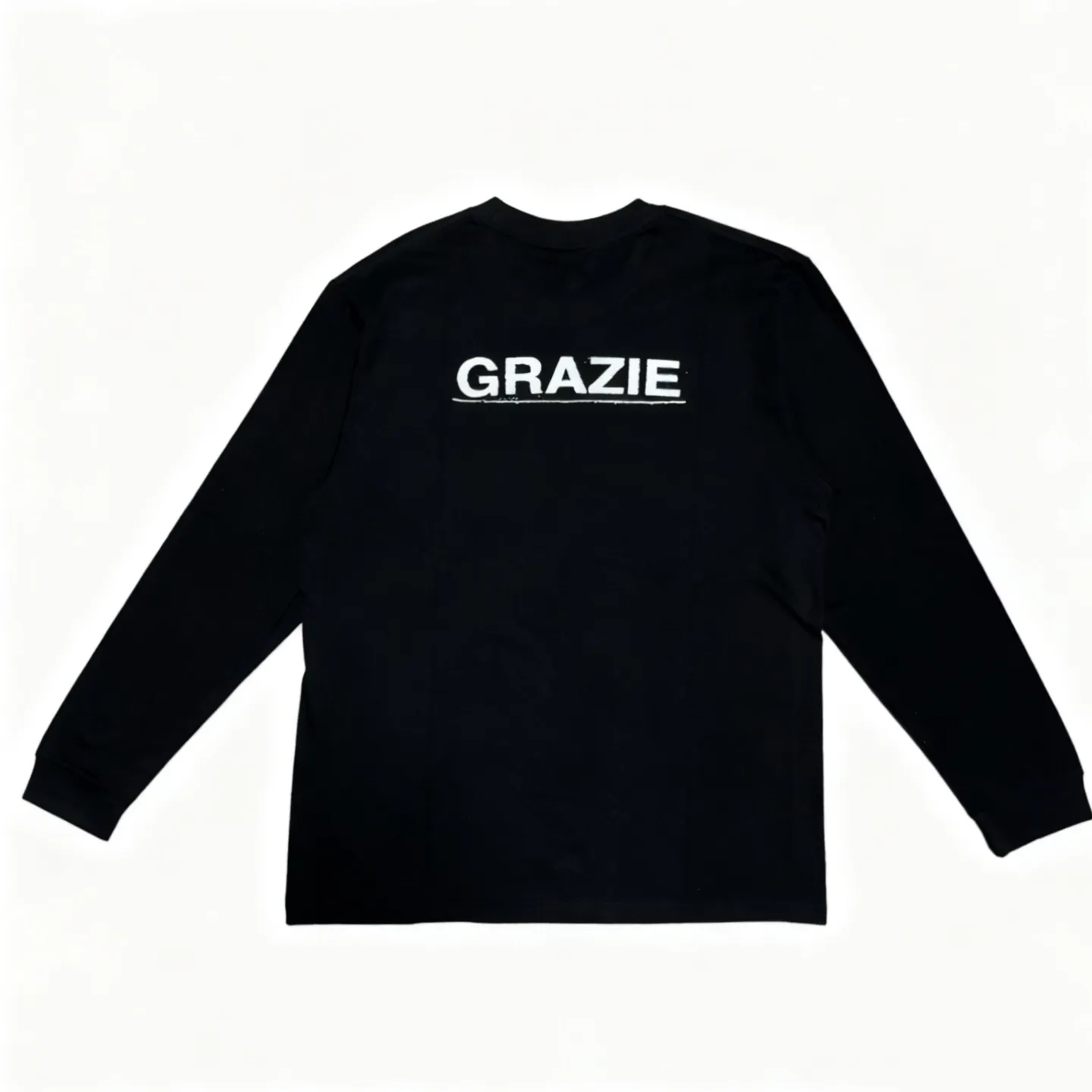 P140 Supreme Week 11 Milan Last Supper Milan opening limited edition Da Vinci's Last Supper Box Logo printed solid color casual round neck long-sleeved T-shirt, same style for men and women, using cylindrical seamless technology (original technology, there are no stitched bones on the side of the clothes, identification key points) Fabric: All custom-woven and dyed, 280g weight, 100% cotton, cylindrical fabric. Cylindrical fabric is a knitted fabric woven with a cylinder loom. The needles are distributed in a cylindrical shape on the fuselage. The gray fabric is a large cylinder. It needs to be opened and shaped before further use. There is no slit on the side of the clothes, so there is no washing label on the side of ordinary short-sleeved clothes. There is only one collar label behind the neck, so the shape is very correct and not easy to deform (color: black and white)