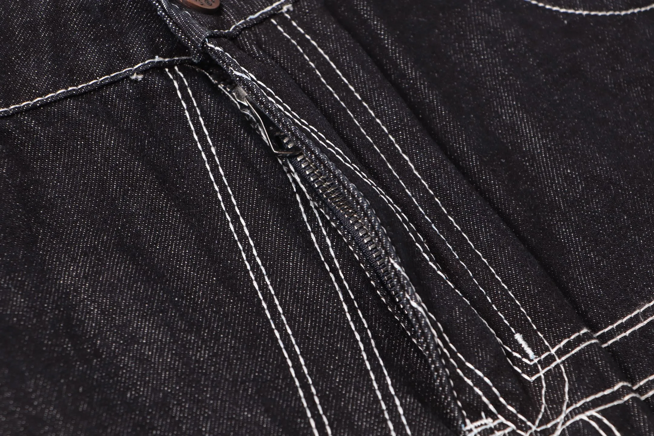 P260 model number: H53 Supreme & SS25 Paris-limited five-pointed star jeans for the opening season. Large R embroidered color jeans. Styles with different wash textures are very friendly to people with thin legs and thick legs. The slightly flared version is very flattering to the leg shape. Moderate length that never goes out of style, easy to match with casual, basic styling for various styles, a must-have in the wardrobe! The fabric is stiff but also makes the upper body soft without losing texture. The washing process is even more perfect. It is a must-have item for everyone! ! ! Washed wheat, hang tag, pants label, three labels complete Size: 30-32-34-36 Color: black