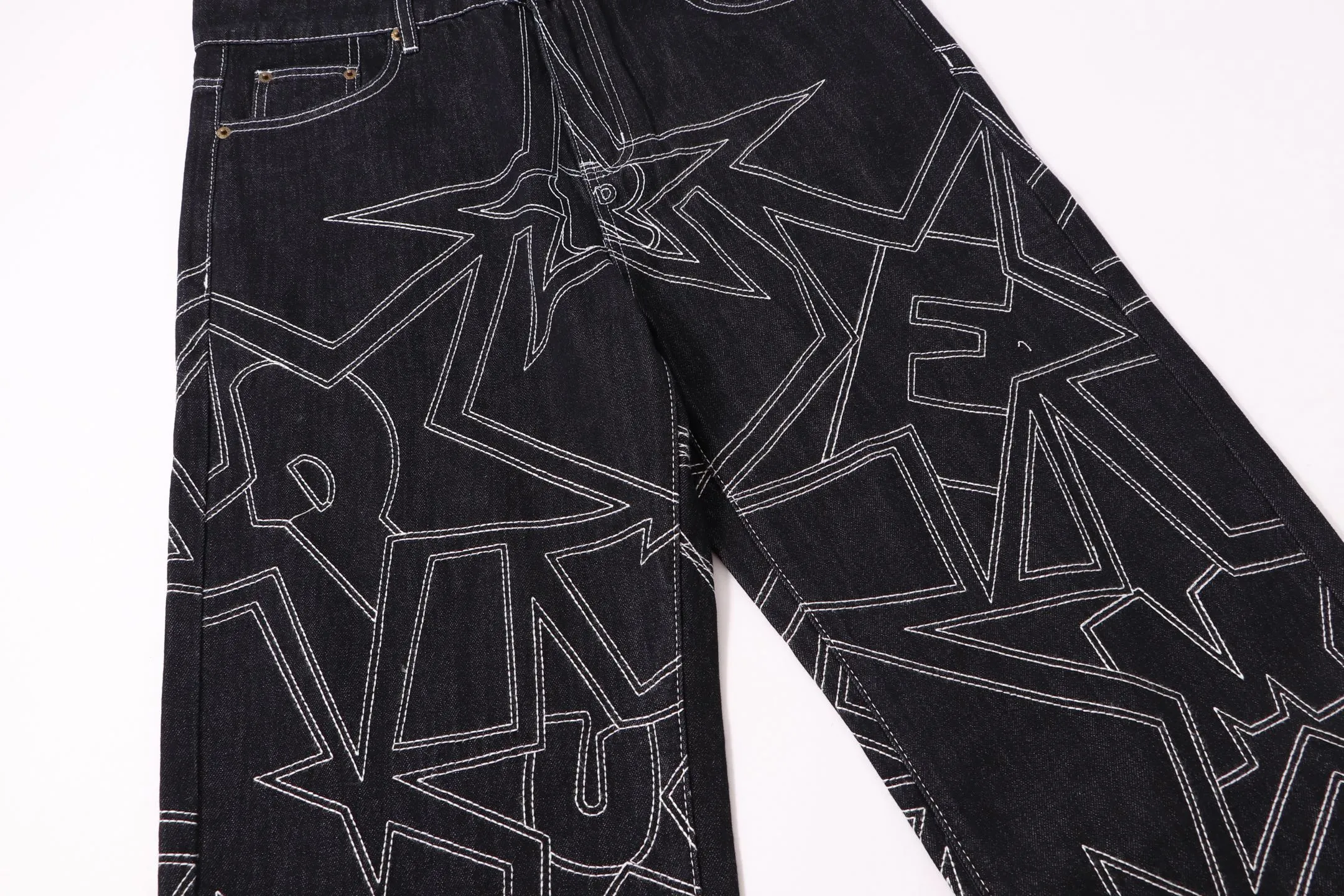 P260 model number: H53 Supreme & SS25 Paris-limited five-pointed star jeans for the opening season. Large R embroidered color jeans. Styles with different wash textures are very friendly to people with thin legs and thick legs. The slightly flared version is very flattering to the leg shape. Moderate length that never goes out of style, easy to match with casual, basic styling for various styles, a must-have in the wardrobe! The fabric is stiff but also makes the upper body soft without losing texture. The washing process is even more perfect. It is a must-have item for everyone! ! ! Washed wheat, hang tag, pants label, three labels complete Size: 30-32-34-36 Color: black