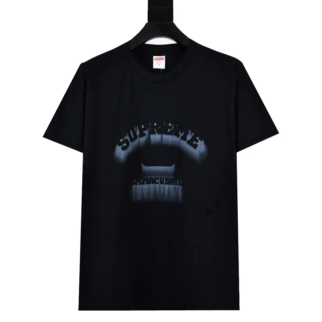 🅿️126 S152 top version Supreme 24ss Shadow Tee shadow three-dimensional logo short-sleeved T-shirt. Refuse to look at pictures to make products. Refuse to compare with wrong versions. Use cylindrical seamless technology (original technology, there are no stitched bones on the side of the clothes, the key point of identification) The fabrics are all custom-woven and dyed, 280g weight, 100% cotton, cylindrical fabric. Cylindrical fabric is a knitted fabric woven with a cylinder loom. The needles are distributed in a cylindrical shape on the fuselage. The gray fabric is a large cylinder, which needs to be opened and shaped before it can be used further. There are no slits on the side of the clothes, so there is no washing label on the side of ordinary short-sleeves. There is only one collar label behind the neck. The printing uses thermosetting ink printing imported from Belgium (different from conventional thermal transfer printing), also known as plastic ink, or self-adhesive ink. Its ingredients are: mainly composed of polyvinyl chloride (PVC) and phthalates. PVC and phthalates, solid color The thermoset ink is composed of a mixture of agents, stabilizers, and thickeners. It is not the digital direct printing advertised on the market. The printing texture of thermoset ink cannot be achieved by digital direct printing. The collar label has a watermark anti-counterfeiting effect, a real anti-counterfeiting layer, a version with a high probability of passing the inspection, and a high probability of passing the original packaging picture. Size：S-XL