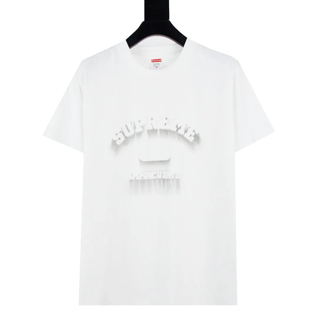 🅿️126 S152 top version Supreme 24ss Shadow Tee shadow three-dimensional logo short-sleeved T-shirt. Refuse to look at pictures to make products. Refuse to compare with wrong versions. Use cylindrical seamless technology (original technology, there are no stitched bones on the side of the clothes, the key point of identification) The fabrics are all custom-woven and dyed, 280g weight, 100% cotton, cylindrical fabric. Cylindrical fabric is a knitted fabric woven with a cylinder loom. The needles are distributed in a cylindrical shape on the fuselage. The gray fabric is a large cylinder, which needs to be opened and shaped before it can be used further. There are no slits on the side of the clothes, so there is no washing label on the side of ordinary short-sleeves. There is only one collar label behind the neck. The printing uses thermosetting ink printing imported from Belgium (different from conventional thermal transfer printing), also known as plastic ink, or self-adhesive ink. Its ingredients are: mainly composed of polyvinyl chloride (PVC) and phthalates. PVC and phthalates, solid color The thermoset ink is composed of a mixture of agents, stabilizers, and thickeners. It is not the digital direct printing advertised on the market. The printing texture of thermoset ink cannot be achieved by digital direct printing. The collar label has a watermark anti-counterfeiting effect, a real anti-counterfeiting layer, a version with a high probability of passing the inspection, and a high probability of passing the original packaging picture. Size：S-XL