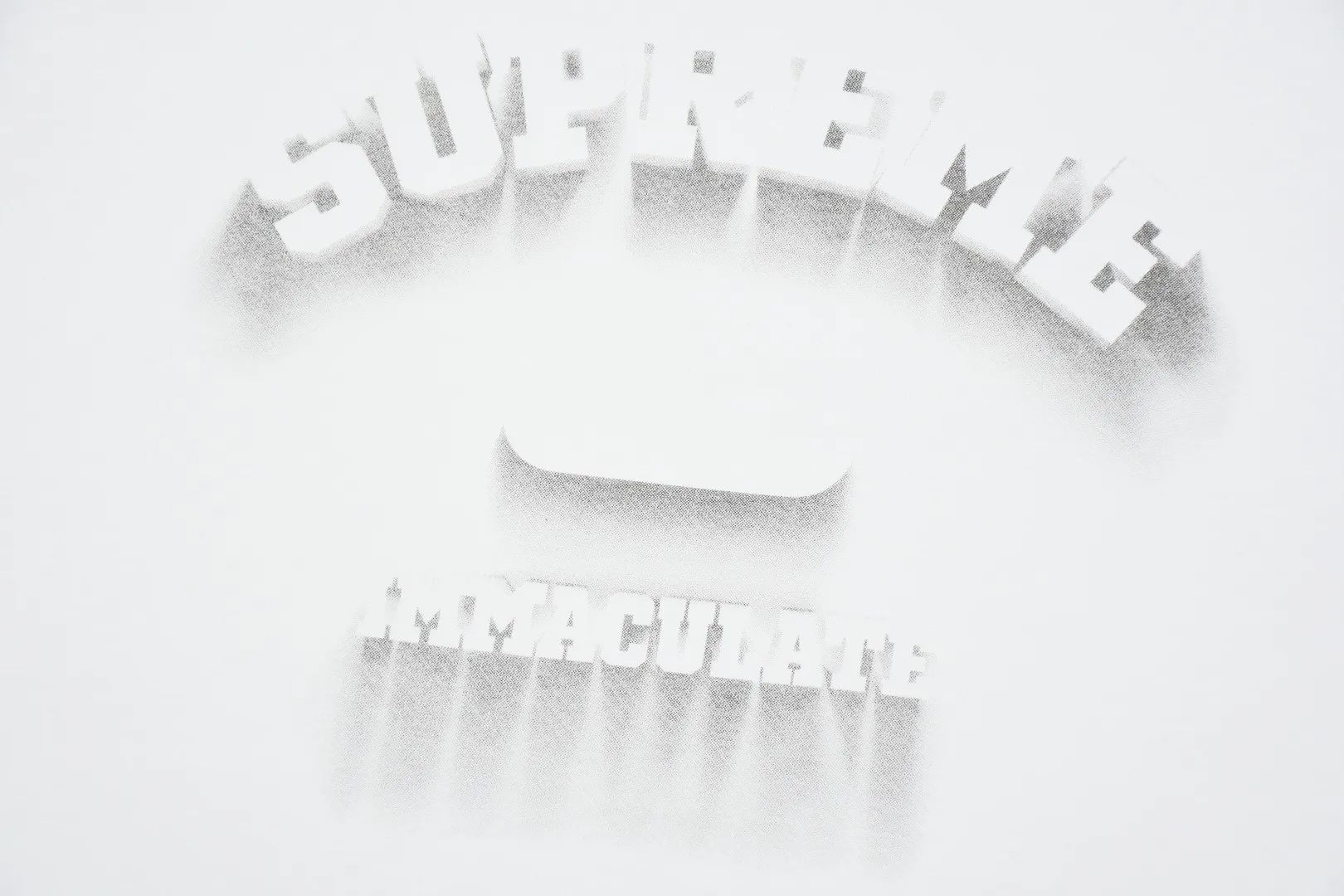 🅿️126 S152 top version Supreme 24ss Shadow Tee shadow three-dimensional logo short-sleeved T-shirt. Refuse to look at pictures to make products. Refuse to compare with wrong versions. Use cylindrical seamless technology (original technology, there are no stitched bones on the side of the clothes, the key point of identification) The fabrics are all custom-woven and dyed, 280g weight, 100% cotton, cylindrical fabric. Cylindrical fabric is a knitted fabric woven with a cylinder loom. The needles are distributed in a cylindrical shape on the fuselage. The gray fabric is a large cylinder, which needs to be opened and shaped before it can be used further. There are no slits on the side of the clothes, so there is no washing label on the side of ordinary short-sleeves. There is only one collar label behind the neck. The printing uses thermosetting ink printing imported from Belgium (different from conventional thermal transfer printing), also known as plastic ink, or self-adhesive ink. Its ingredients are: mainly composed of polyvinyl chloride (PVC) and phthalates. PVC and phthalates, solid color The thermoset ink is composed of a mixture of agents, stabilizers, and thickeners. It is not the digital direct printing advertised on the market. The printing texture of thermoset ink cannot be achieved by digital direct printing. The collar label has a watermark anti-counterfeiting effect, a real anti-counterfeiting layer, a version with a high probability of passing the inspection, and a high probability of passing the original packaging picture. Size：S-XL