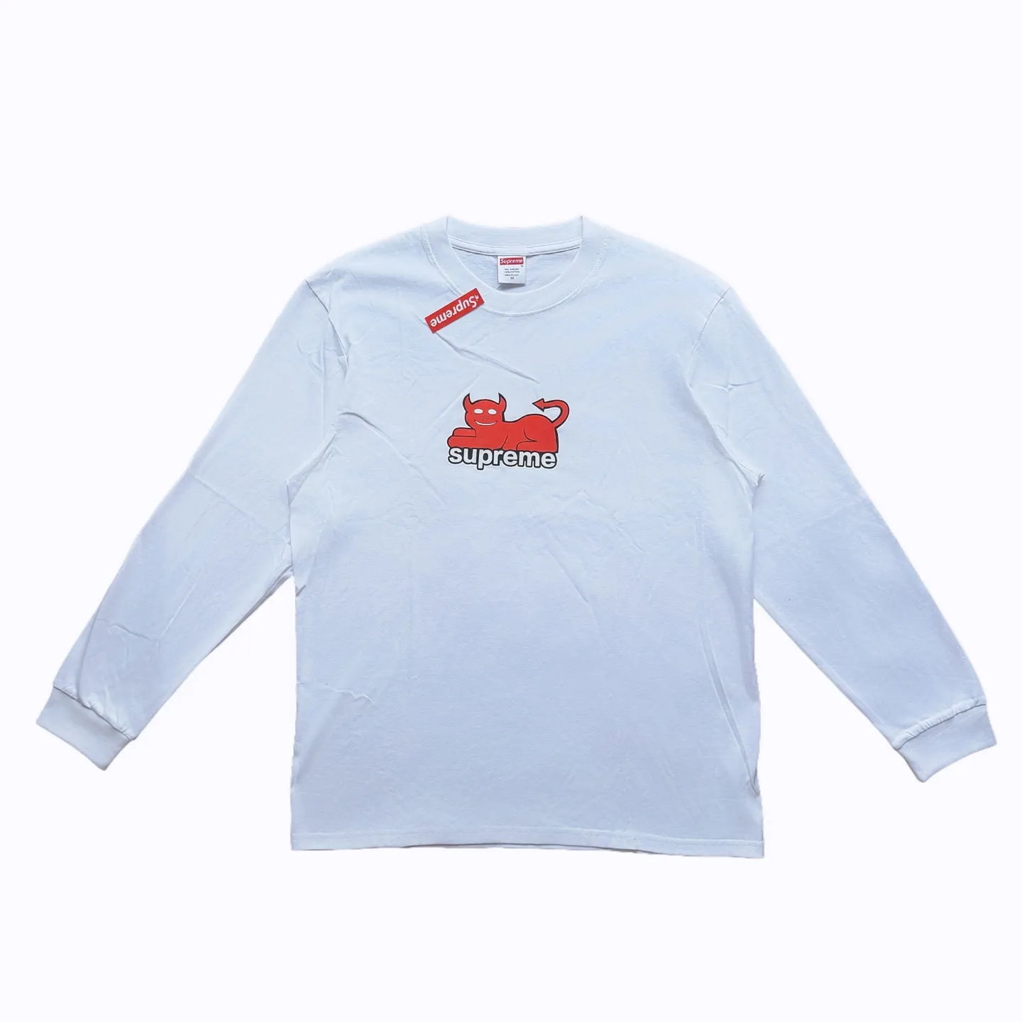Supreme It needs to be opened and shaped before it can be used further. There is no slit on the side of the clothes, so there is no washing label on the side of ordinary short-sleeved clothes. There is only one collar label behind the neck, so the shape is very correct and not easy to deform (color: black and white)