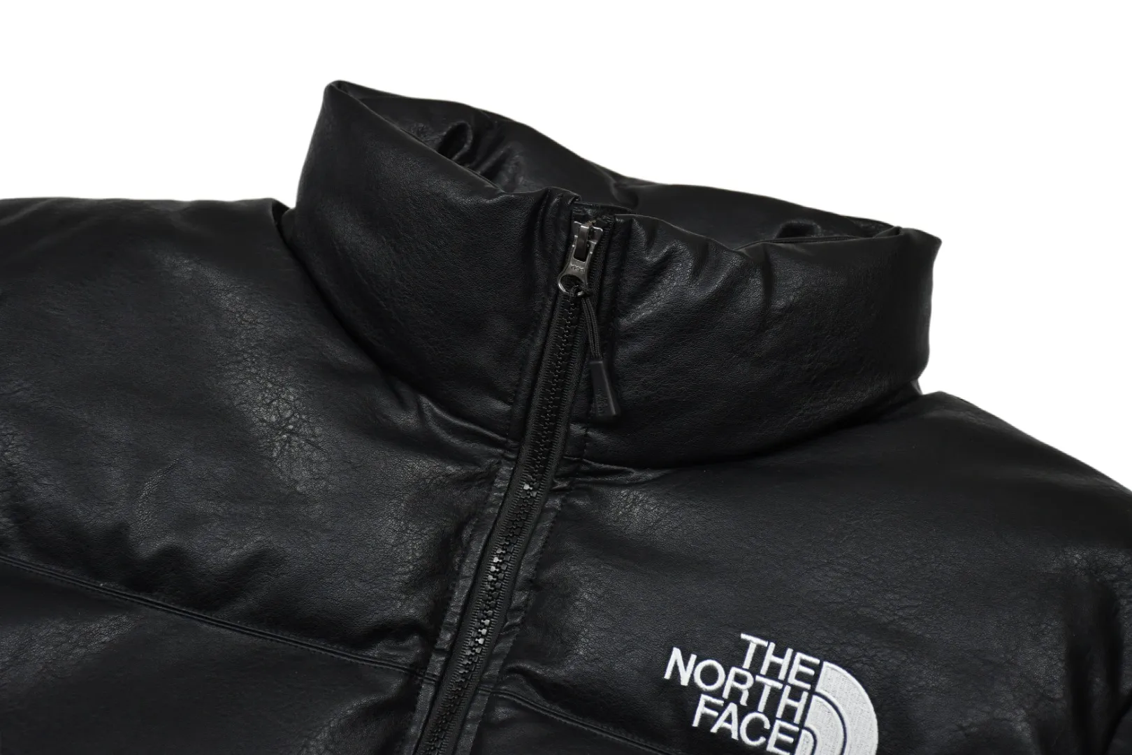 MX21# Down Jacket 💰p630 Top version Exclusive correct leather Supreme x The North Face 17fw Leather Nuptse Jacket North Face Leather Down Jacket Original consistent leather texture 32 pieces of patchwork leather stitching throughout the body White duck down filling makes every piece of leather look very full but very light on the upper body Windproof and waterproof The upper body is full of texture and perfectly solves the problem of down jacket cleaning The sleeves have the same 5 sections as the original version, the hanging buttons are NEVER STOP EXPLORING webbing, top-quality Behringer embroidery, and the hardware accessories are No. 5 + No. 3 YKK zippers, which are consistent with the original version. Color: Black Size: S~XXL