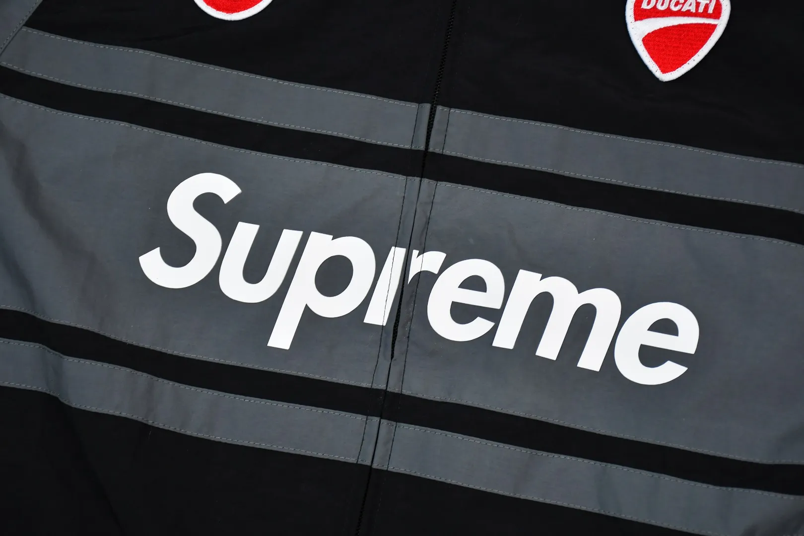 S552💰p570 Supreme 24ss Ducati Ducati co-branded Track Jacket racing uniform school uniform jacket - Color: Black White - Size: S M L XL Customized full set of accessories/YKK metal zipper/Customized hardware/Three standards