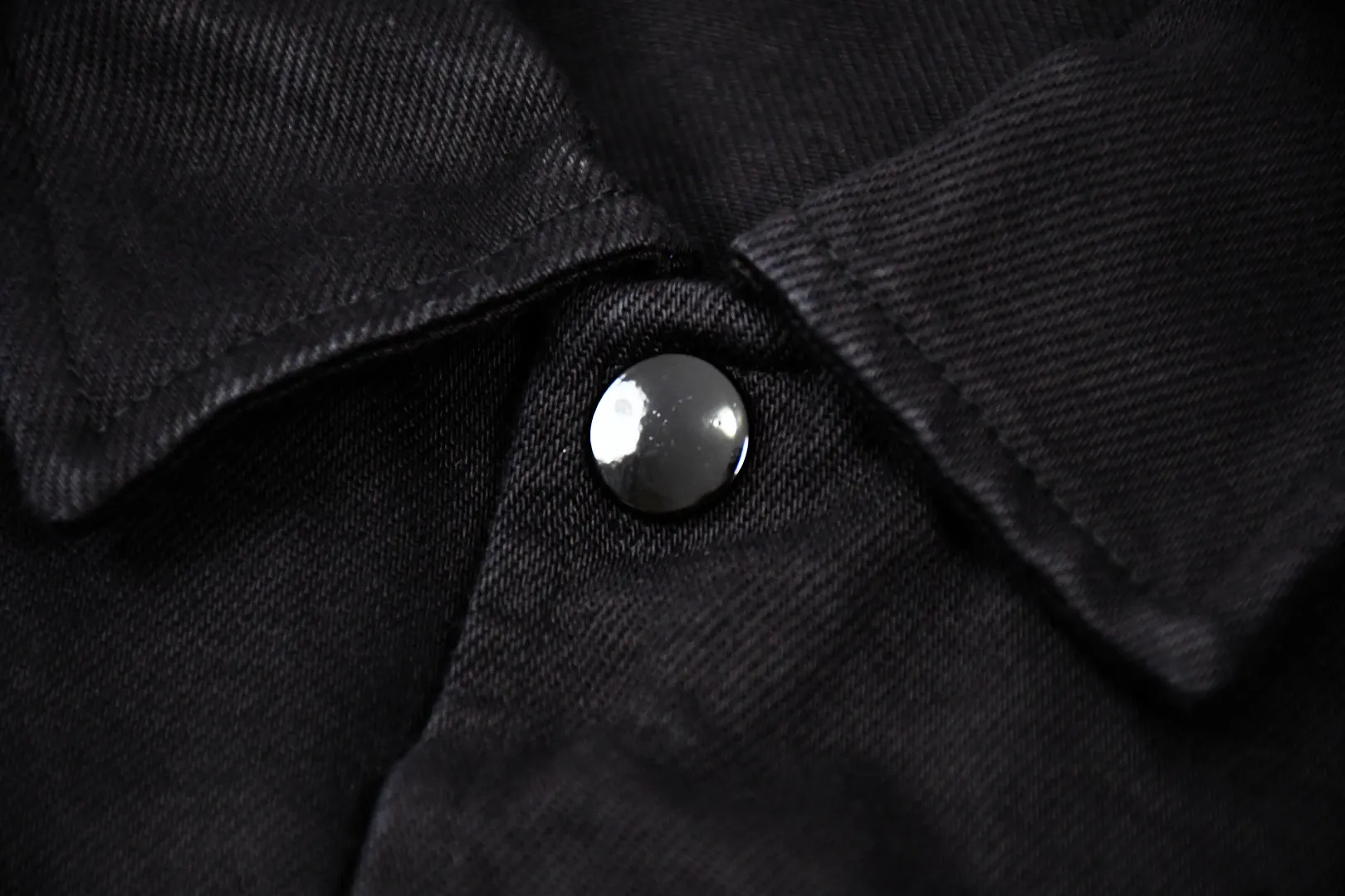 🅿️380 S266 top version Supreme 24ss CRACKED COACHES JACKET micro-label embroidered letter jacket. Fabric: ZP test, custom weaving and dyeing, pure cotton 600G pure cotton main fabric. Technology: large area of embroidery letters on the front. Imported Behringer embroidery machine operation, exquisite and perfect presentation. Customized ZP main logo/washing water label/tag/packaging bag (equipped with extra large thickened handbag) Color: black sapphire blue Size: S~XL