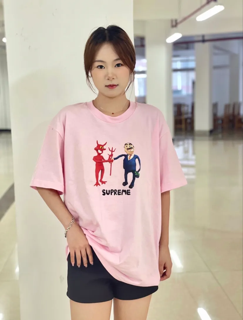 #S110 p110💰 Supreme SS23 Week9 BUSINESS TEE devil's contract printing, loose fit, made of 260g combed cotton double yarn, all three standards from fabrics to accessories, ZP, imported Matsui company's slurry printing will never crack, the whole piece adopts three-needle five-thread technology (neckline-shoulder seam-sleeve seam double line, looks more three-dimensional and textured) consistent with the original version, classic version Feel free to compare zp. The whole piece adopts three-needle five-thread craftsmanship (neckline-shoulder seam-sleeve seam double thread, which looks more three-dimensional and textured). It has the same craftsmanship as the original original, classic version. Color: white, black, pink, dark green, brown. Size: S M L XL XXL