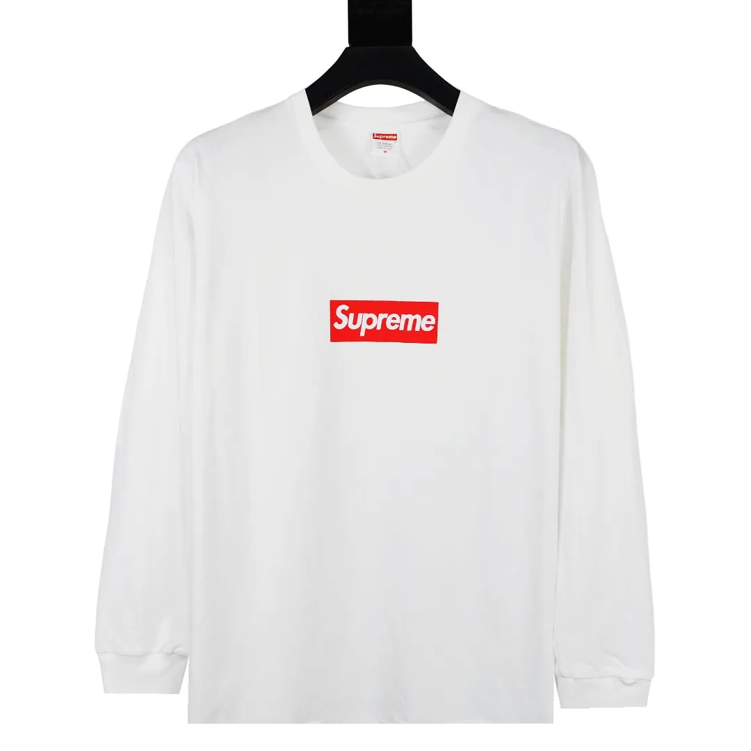 🅿️166 S213 top version Supreme FW20 Week 7 Box Logo L/S Tee classic round neck long-sleeved T-shirt 1. The fabrics are all custom-woven and dyed 280g weight 100% cotton cylindrical cloth Cylindrical fabric is a knitted fabric woven by a cylinder loom. The machine needles are distributed in a cylindrical shape on the fuselage. The gray fabric is a large cylinder, which needs to be opened and shaped before it can be used further. That is, there are no slits on the sides of the clothes, so there are no wash labels on the sides of ordinary short-sleeves. There is only a collar label behind the neck. 2. Printing uses bright thermoset inks imported from Belgium, and Cunard's fully automatic elliptical heating integrated printing machine , the white paste base is passed through 4 layers of color screen printing with digital direct printing, and the integrated printing edge has no jagged edges. 3. The collar label has a watermark anti-counterfeiting effect and a real anti-counterfeiting layer. The version has a high probability of passing. The original packaging picture has a high probability of passing. 4. Comes with an original handbag. 5. All details are synchronized with ZP, which is an instant hit on the market. Color: black and white. Size: S-XL.