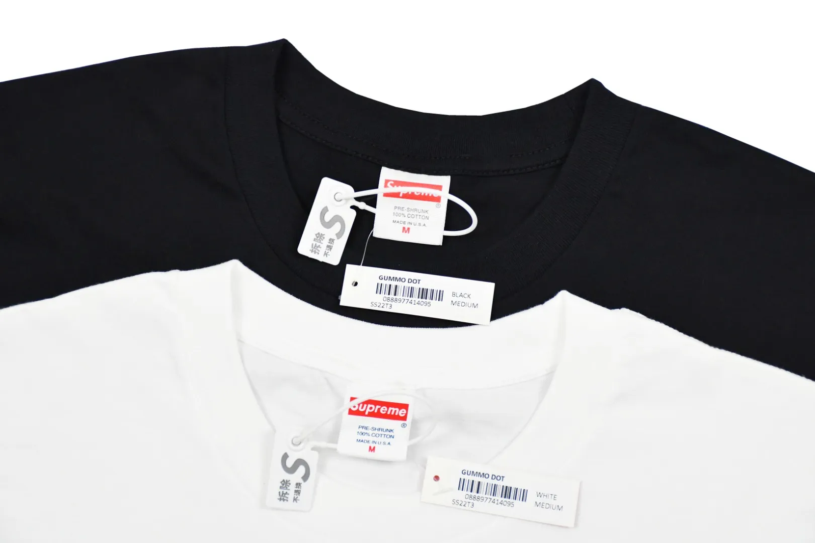 🅿️166 S213 top version Supreme FW20 Week 7 Box Logo L/S Tee classic round neck long-sleeved T-shirt 1. The fabrics are all custom-woven and dyed 280g weight 100% cotton cylindrical cloth Cylindrical fabric is a knitted fabric woven by a cylinder loom. The machine needles are distributed in a cylindrical shape on the fuselage. The gray fabric is a large cylinder, which needs to be opened and shaped before it can be used further. That is, there are no slits on the sides of the clothes, so there are no wash labels on the sides of ordinary short-sleeves. There is only a collar label behind the neck. 2. Printing uses bright thermoset inks imported from Belgium, and Cunard's fully automatic elliptical heating integrated printing machine , the white paste base is passed through 4 layers of color screen printing with digital direct printing, and the integrated printing edge has no jagged edges. 3. The collar label has a watermark anti-counterfeiting effect and a real anti-counterfeiting layer. The version has a high probability of passing. The original packaging picture has a high probability of passing. 4. Comes with an original handbag. 5. All details are synchronized with ZP, which is an instant hit on the market. Color: black and white. Size: S-XL.