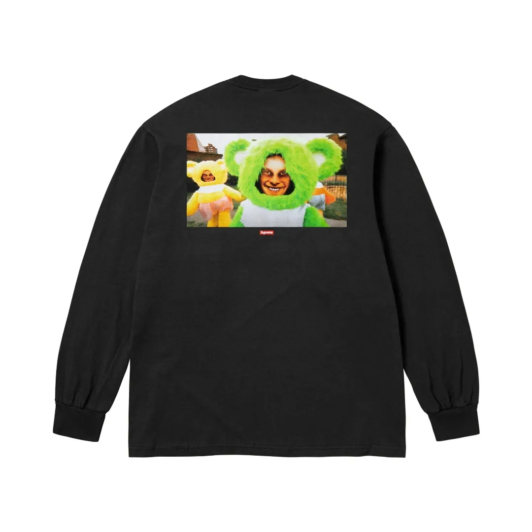 🅿️220 S299 top version Supreme x Aphex Twin KONKEY RHUBARD L/S doll bear long-sleeved T-shirt ZP test custom weaving and dyeing pure cotton 320g fabric Printing uses thermoset ink printing, also known as plastic ink, or self-adhesive ink. Its ingredients are: mainly composed of polyvinyl chloride (PVC) and phthalates. PVC and phthalates, color fixing agents, stabilizers, and thickeners are mixed to form thermoset ink. It is not the digital direct printing advertised on the market. The printing texture of thermoset ink is unachievable by digital direct printing. Customized ZP co-branding Main label/wash label/hangtag/packaging bag (equipped with thickened handbag) There is a probability of passing the inspection version, and the original packaging picture has a high probability of passing. Size: S-XL
