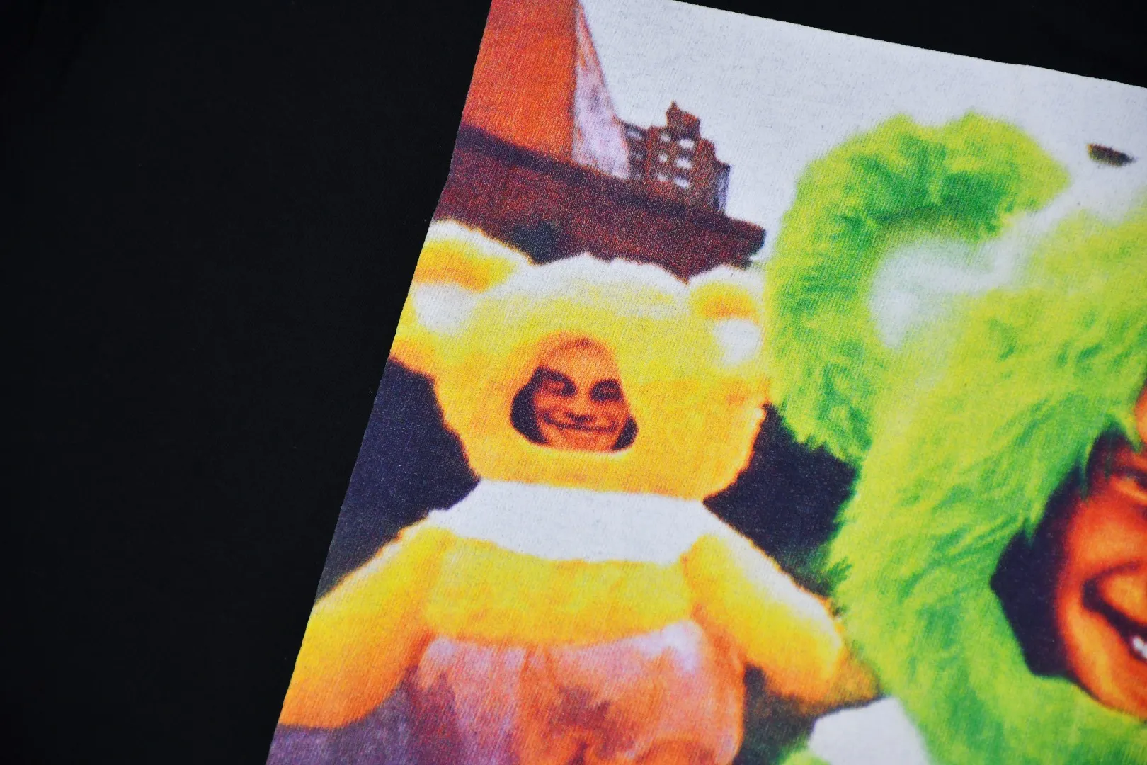 🅿️220 S299 top version Supreme x Aphex Twin KONKEY RHUBARD L/S doll bear long-sleeved T-shirt ZP test custom weaving and dyeing pure cotton 320g fabric Printing uses thermoset ink printing, also known as plastic ink, or self-adhesive ink. Its ingredients are: mainly composed of polyvinyl chloride (PVC) and phthalates. PVC and phthalates, color fixing agents, stabilizers, and thickeners are mixed to form thermoset ink. It is not the digital direct printing advertised on the market. The printing texture of thermoset ink is unachievable by digital direct printing. Customized ZP co-branding Main label/wash label/hangtag/packaging bag (equipped with thickened handbag) There is a probability of passing the inspection version, and the original packaging picture has a high probability of passing. Size: S-XL