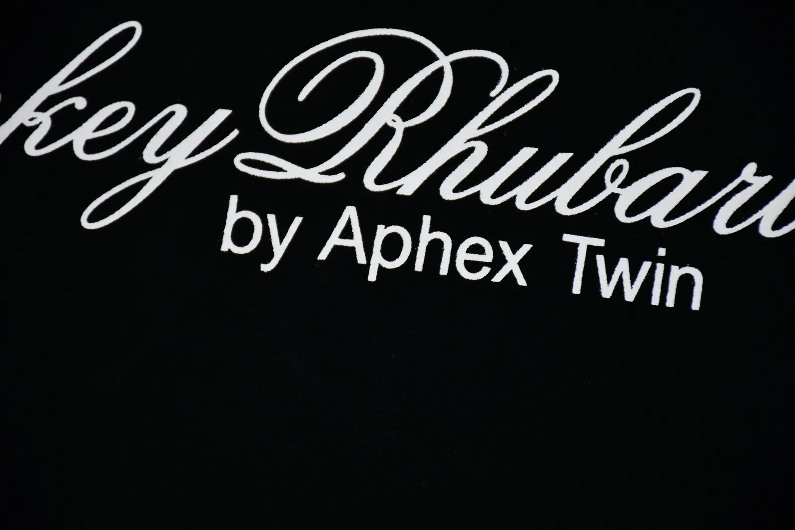 🅿️220 S299 top version Supreme x Aphex Twin KONKEY RHUBARD L/S doll bear long-sleeved T-shirt ZP test custom weaving and dyeing pure cotton 320g fabric Printing uses thermoset ink printing, also known as plastic ink, or self-adhesive ink. Its ingredients are: mainly composed of polyvinyl chloride (PVC) and phthalates. PVC and phthalates, color fixing agents, stabilizers, and thickeners are mixed to form thermoset ink. It is not the digital direct printing advertised on the market. The printing texture of thermoset ink is unachievable by digital direct printing. Customized ZP co-branding Main label/wash label/hangtag/packaging bag (equipped with thickened handbag) There is a probability of passing the inspection version, and the original packaging picture has a high probability of passing. Size: S-XL