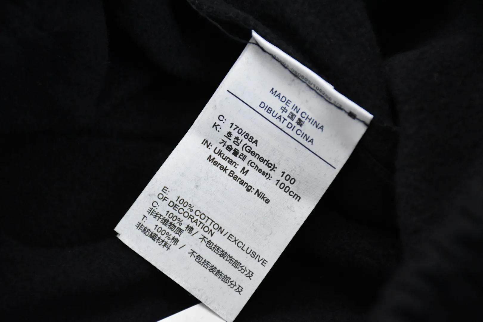 S622💰p300 Top version Supreme x Jordan 24fw AJ co-branded embroidered LOGO plus velvet sweatpants 1. Fabric: ZP testing, custom weaving and dyeing, pure cotton 430G plus velvet main fabric, horizontal cutting 2. Embroidery: Embroidery equipment, using Behringer BEKS-Y924 machine (one level higher than Tajima embroidery machine) Embroidery thickness, saturation and size are consistent with ZP 3. Sewing process: The whole garment is made of four-needle and six-thread boneless splicing technology in 12 places. Processed by an experienced foreign trade factory (ordinary factories cannot do it) 4. Customized ZP main label/wash water label/tag/packaging bag (equipped with an extra-large thickened handbag) Color: Black/ Size: S/M/L/XL