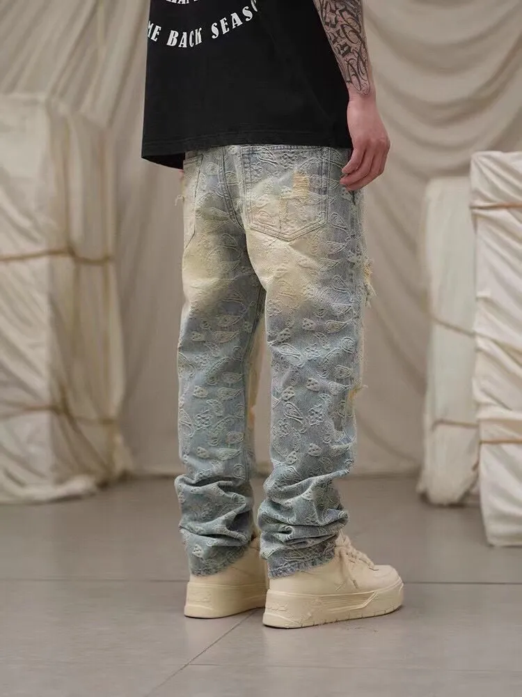 P186 Supreme 2022 new all-over printed jacquard distressed cashew flower straight ripped jeans. Tops for all major trendsetters. Same style as Cai Xukun and Jay Chou. Supreme was founded as a famous street art brand in the United States in 1994. This classic logo with white letters and red background has really spread all over the streets. Everything can be used. Supreme is not just talk. Supreme has always insisted on local production. Although it is a little expensive, it is more reliable. The earliest items, such as simple hats and short sleeves, were spread by word of mouth in the skateboarding circle. Today, all kinds of items are popular as long as they have a sup label. Among them, there are many items with cashew flower elements, such as the 2020 denim jacket and jeans. The 2019 joint series is really a hit. This year’s new jeans are super awesome. The fabric restores the original jacquard process. After washing, it is fully printed jacquard. A variety of warp and weft jacquard makes the effect very full, and multiple frayed cat whiskers are used. These are really amazing pants. I really like the feeling of slight accumulation on the trouser legs. I won’t say more about washing. The real thing is king! The counter accessories are complete with three standards, everyone! Just rush and that's it!  Color: distressed blue Size: M～XXL M waist 74 hips 112 pants length 100 L waist 93 hips 116 pants length 101 XL waist 82 hips 120 pants length 102 2XL waist 86 hips 114 pants length 104
