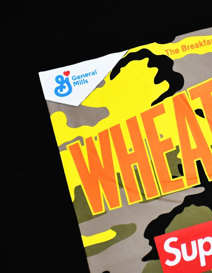 #S62 P110💰 Supreme SS21 Week6 x Wheaties Tee Oatmeal printed short-sleeved T-shirt. Loose fit. Made of 260g combed cotton double yarn. From fabric to accessories, all three standards are complete and follow ZP. The slurry printing imported from Matsui Company will never crack. The whole piece is made with three-needle five-thread technology. The neckline-shoulder seam-sleeve seam is double-lined, which looks more three-dimensional and textured.) The same process as the original version, classic version Feel free to compare zp. The whole piece adopts three-needle five-thread craftsmanship. The neckline-shoulder seam-sleeve seam is double-threaded, which looks more three-dimensional and textured.) It has the same craftsmanship as the original original, classic version. Color: black and white Size: S M L XL XXL