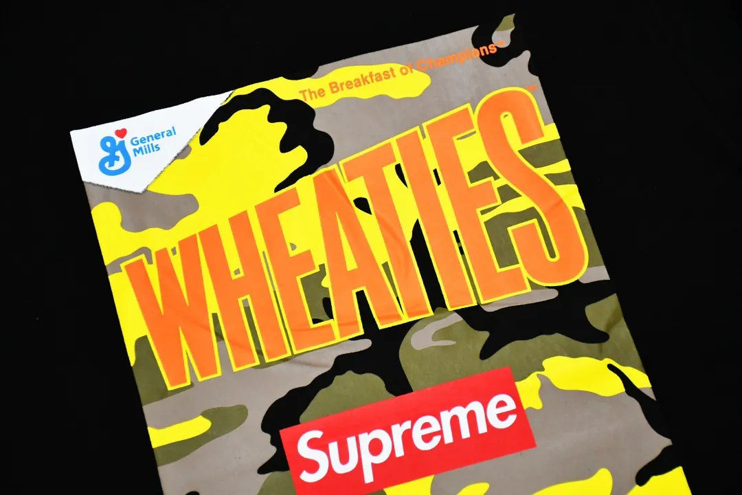 #S62 P110💰 Supreme SS21 Week6 x Wheaties Tee Oatmeal printed short-sleeved T-shirt. Loose fit. Made of 260g combed cotton double yarn. From fabric to accessories, all three standards are complete and follow ZP. The slurry printing imported from Matsui Company will never crack. The whole piece is made with three-needle five-thread technology. The neckline-shoulder seam-sleeve seam is double-lined, which looks more three-dimensional and textured.) The same process as the original version, classic version Feel free to compare zp. The whole piece adopts three-needle five-thread craftsmanship. The neckline-shoulder seam-sleeve seam is double-threaded, which looks more three-dimensional and textured.) It has the same craftsmanship as the original original, classic version. Color: black and white Size: S M L XL XXL