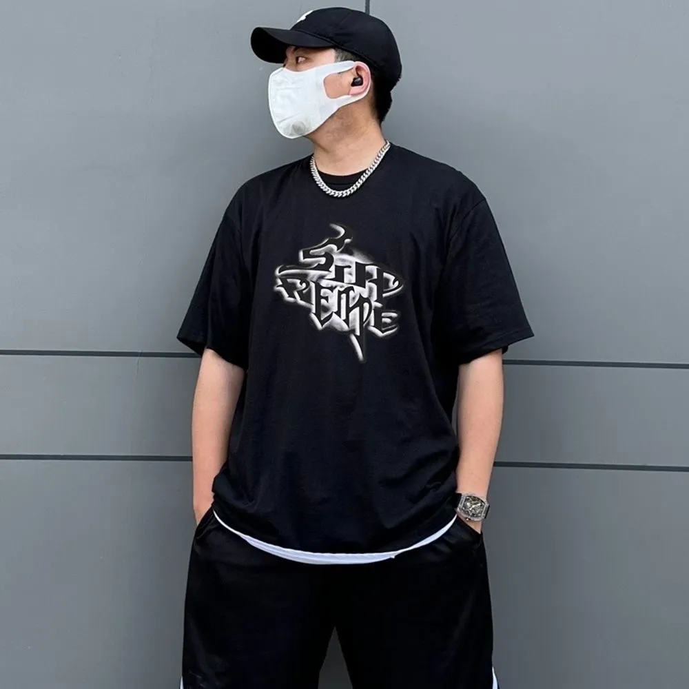 S142 P110💰 24FW WEEK18 letter printed T-shirt pure cotton heavyweight fabric loose short-sleeved casual trendy brand round neck hot style loose version using 260g combed cotton double yarn from fabrics to accessories, all three standards are complete and follow ZP imported Matsui Company slurry printing will never crack The whole piece is made with three-needle five-thread technology. The neckline-shoulder seam-sleeve seam is double-lined, making it look more three-dimensional and textured. The craftsmanship is the same as that of the authentic original version. It has a classic version. Feel free to compare zp. The whole piece is made of three-needle five-thread craft. The neckline-shoulder seam-sleeve seam is double-threaded, which looks more three-dimensional and textured. The craftsmanship is the same as that of the authentic original version. It is a classic version. Color: Black White Size: S M L XL XXL
