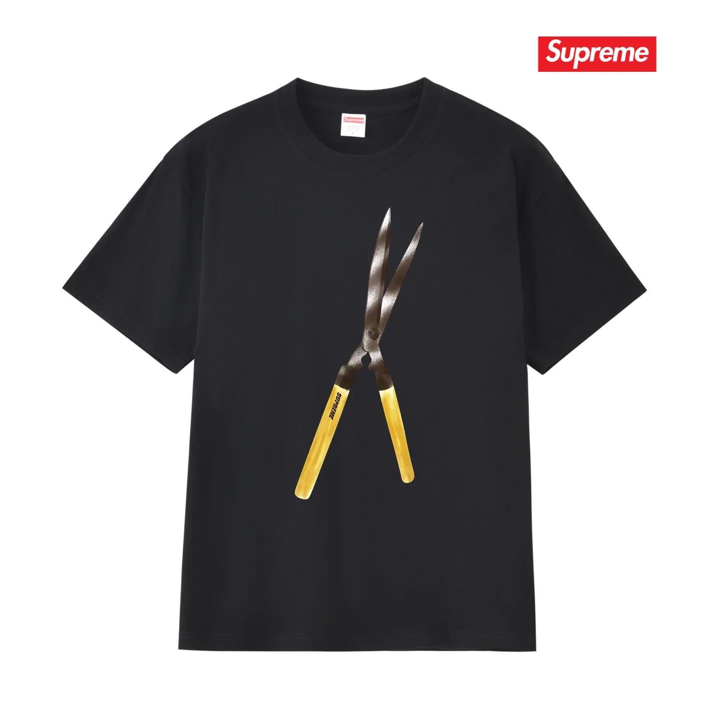 S247 P110💰 Supreme SS19 Shears Tee scissors short-sleeved American trendy T-shirt. Same style for men and women. Loose fit. Made of 260 grams of combed cotton double yarn. All three standards from fabrics to accessories are in compliance with ZP. Imported Matsui Company slurry printing will never crack. The whole piece adopts three-needle five-thread technology. The neckline-shoulder seam-sleeve seam is double-lined, which looks more three-dimensional and textured.) The same process as the original version, classic version Feel free to compare zp. The whole piece adopts three-needle five-thread craftsmanship (neckline-shoulder seam-sleeve seam double thread, which looks more three-dimensional and textured). It has the same craftsmanship as the original original, classic version. Color: black, white, light gray, pink, navy. Size: S M L XL XXL