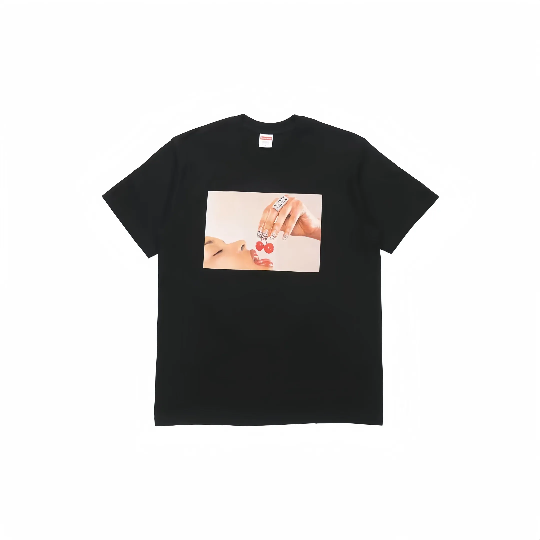 #S10 P110💰 Supreme SS19 Cupid Tee Navy angel print short-sleeved T-shirt. Same style for men and women. Made of 260g combed cotton double yarn. From fabrics to accessories, all three standards are complete and follow ZP. Imported Matsui company's slurry printing will never crack. The whole piece is made with three-needle five-thread technology. The neckline-shoulder seam-sleeve seam is double-lined, which looks more three-dimensional and textured.) The same process as the original version, classic version Feel free to compare zp. The whole piece adopts three-needle five-thread craftsmanship (neckline-shoulder seam-sleeve seam double thread, which looks more three-dimensional and textured) and the same craftsmanship as the original original, classic version. Color: black, gray, red, Tibetan rice dumpling, white. Size: S M L XL XXL