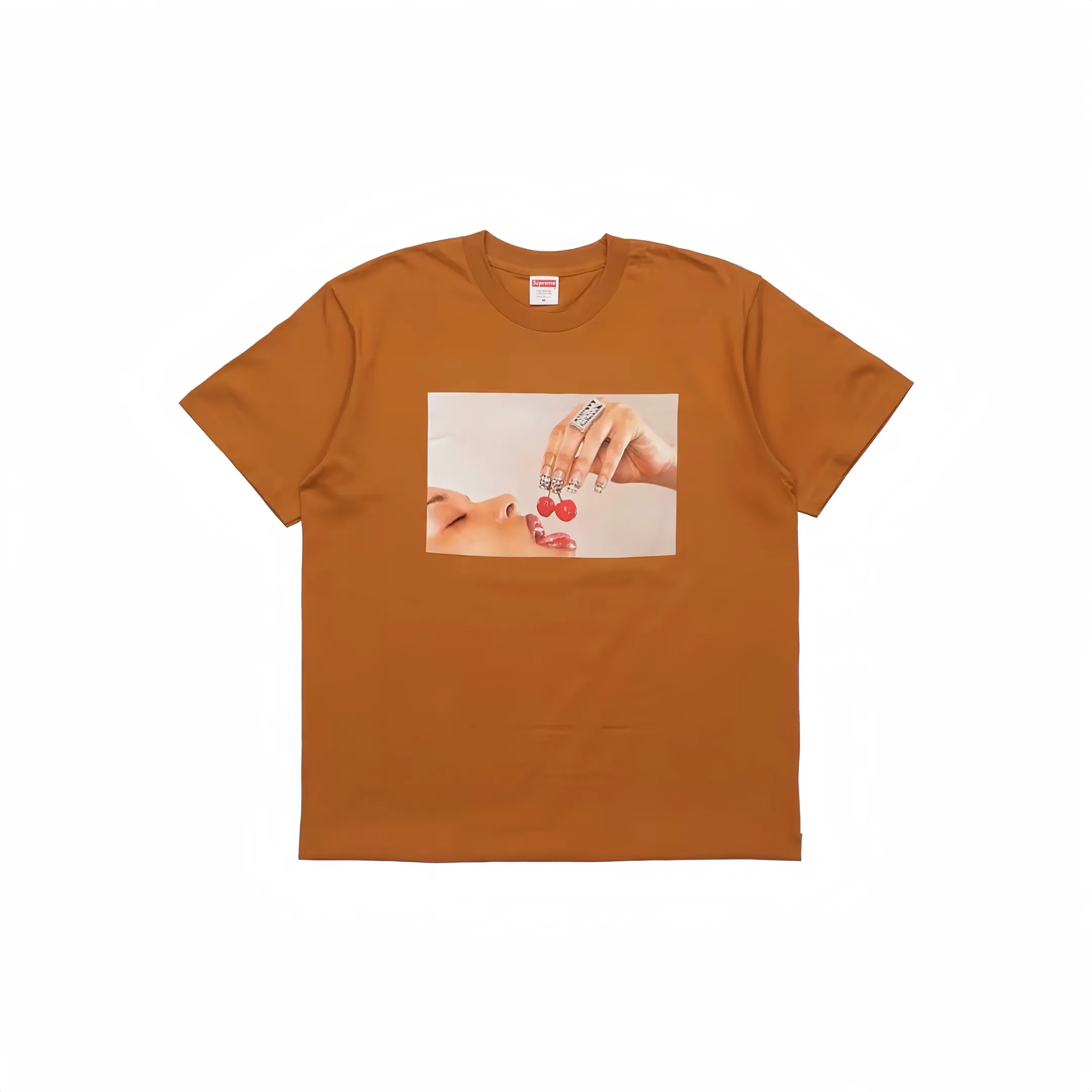 #S10 P110💰 Supreme SS19 Cupid Tee Navy angel print short-sleeved T-shirt. Same style for men and women. Made of 260g combed cotton double yarn. From fabrics to accessories, all three standards are complete and follow ZP. Imported Matsui company's slurry printing will never crack. The whole piece is made with three-needle five-thread technology. The neckline-shoulder seam-sleeve seam is double-lined, which looks more three-dimensional and textured.) The same process as the original version, classic version Feel free to compare zp. The whole piece adopts three-needle five-thread craftsmanship (neckline-shoulder seam-sleeve seam double thread, which looks more three-dimensional and textured) and the same craftsmanship as the original original, classic version. Color: black, gray, red, Tibetan rice dumpling, white. Size: S M L XL XXL