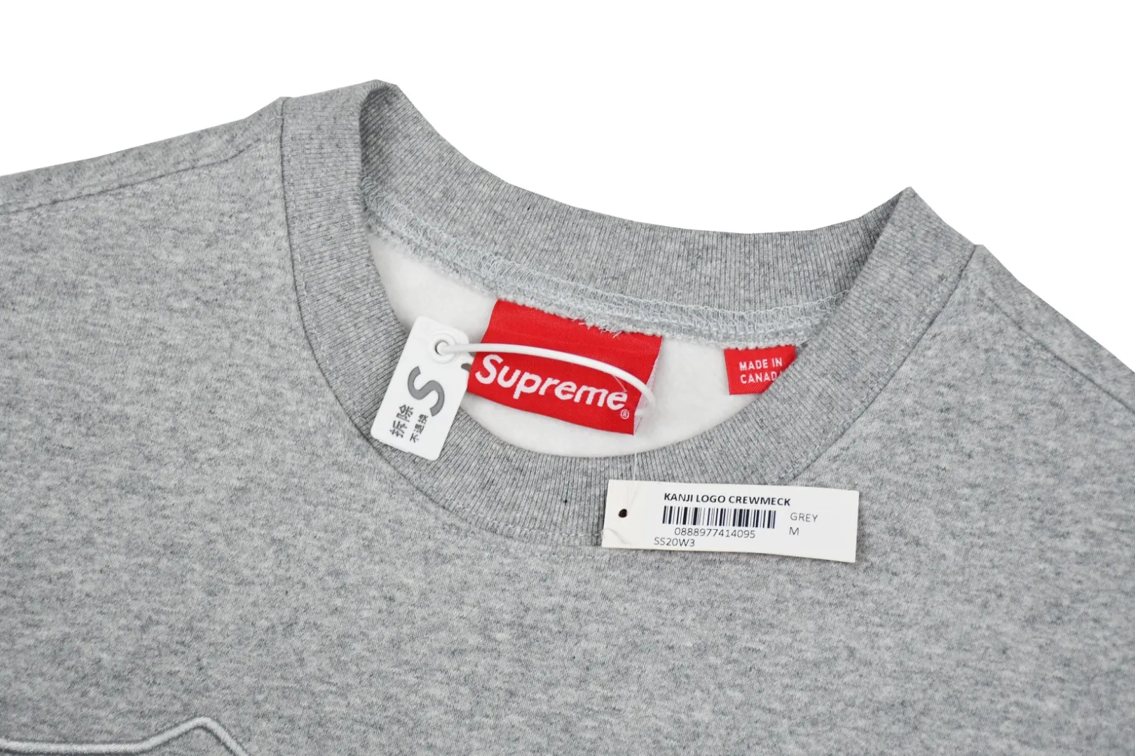 S462💰p290 Top version Supreme 20SS Kanji Logo Crewneck Supreme embroidered fleece crewneck sweatshirt. For those of us who focus on top Supreme, this sweatshirt is naturally available. ZP purchase and pattern making operation 1. Fabric: ZP testing, custom weaving and dyeing, pure cotton 460G plus velvet main fabric, horizontal cutting, side stitching 520G 2X2 thread 2. Embroidery: embroidery equipment Behringer BEKS-Y924 machine is used (a level higher than Tajima embroidery machine). The thickness, saturation and size of the embroidery are all consistent. 3. Sewing process: Four-needle and six-thread boneless splicing technology is used in twelve places on the whole garment. Processed by a senior foreign trade factory (cannot be done by ordinary factories) 4. Hem and cuffs: all use 520G non-elastic threads (low-end goods use elastic threads, causing the hem and cuffs to appear wavy) 5. Customized ZP main label/wash water label/tag/packaging bag (equipped with extra large thickened handbag) Size: S~XL