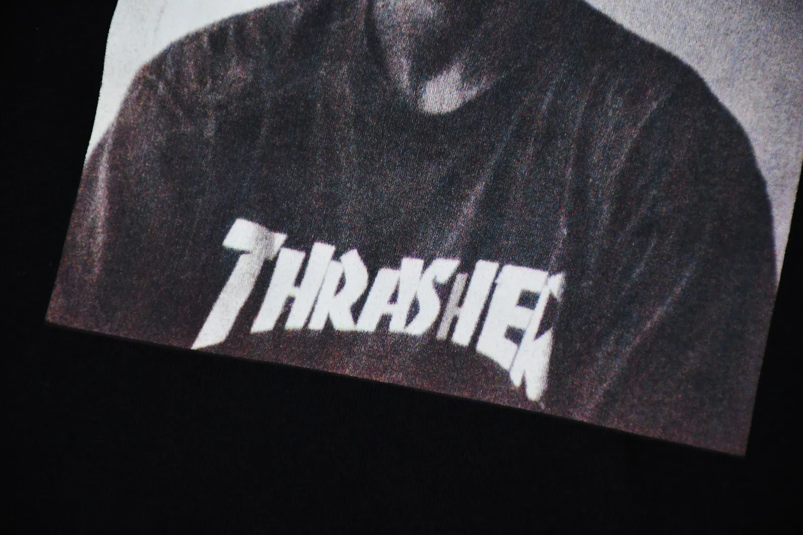 S564💰p260 Top version SUPREME®/THRASHER® CREWNECK FW24 flame co-branded character printed round neck velvet sweatshirt 1. Fabric: ZP testing, custom weaving and dyeing, pure cotton 460G plus velvet main fabric, horizontal cutting 520G 2X2 thread 2. Printing: Printing uses thermoset ink printing, also known as plastic ink, or self-adhesive ink. Its ingredients are: mainly composed of polyvinyl chloride (PVC) and phthalates. PVC and phthalates, color fixing agents, stabilizers, and thickeners are mixed to form thermoset ink. It is not the digital direct printing advertised on the market. The printing texture of thermoset ink cannot be achieved by digital direct printing. 3. Sewing process: Twelve places of the whole garment are made of boneless splicing technology, processed by experienced foreign trade factories (ordinary factories cannot do it) 4. Hem and cuffs: all use 520G inelastic threads (low-end products use elastic threads to cause the hem and cuffs to appear wavy) 5. Customized ZP main label/wash water label/hangtag/packaging bag (equipped with an extra-large thickened handbag) Size: S~XL