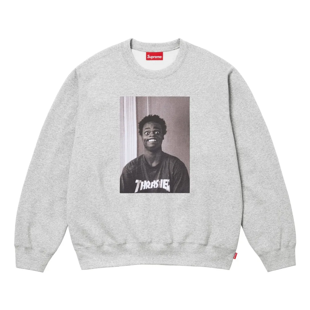 S564💰p260 Top version SUPREME®/THRASHER® CREWNECK FW24 flame co-branded character printed round neck velvet sweatshirt 1. Fabric: ZP testing, custom weaving and dyeing, pure cotton 460G plus velvet main fabric, horizontal cutting 520G 2X2 thread 2. Printing: Printing uses thermoset ink printing, also known as plastic ink, or self-adhesive ink. Its ingredients are: mainly composed of polyvinyl chloride (PVC) and phthalates. PVC and phthalates, color fixing agents, stabilizers, and thickeners are mixed to form thermoset ink. It is not the digital direct printing advertised on the market. The printing texture of thermoset ink cannot be achieved by digital direct printing. 3. Sewing process: Twelve places of the whole garment are made of boneless splicing technology, processed by experienced foreign trade factories (ordinary factories cannot do it) 4. Hem and cuffs: all use 520G inelastic threads (low-end products use elastic threads to cause the hem and cuffs to appear wavy) 5. Customized ZP main label/wash water label/hangtag/packaging bag (equipped with an extra-large thickened handbag) Size: S~XL