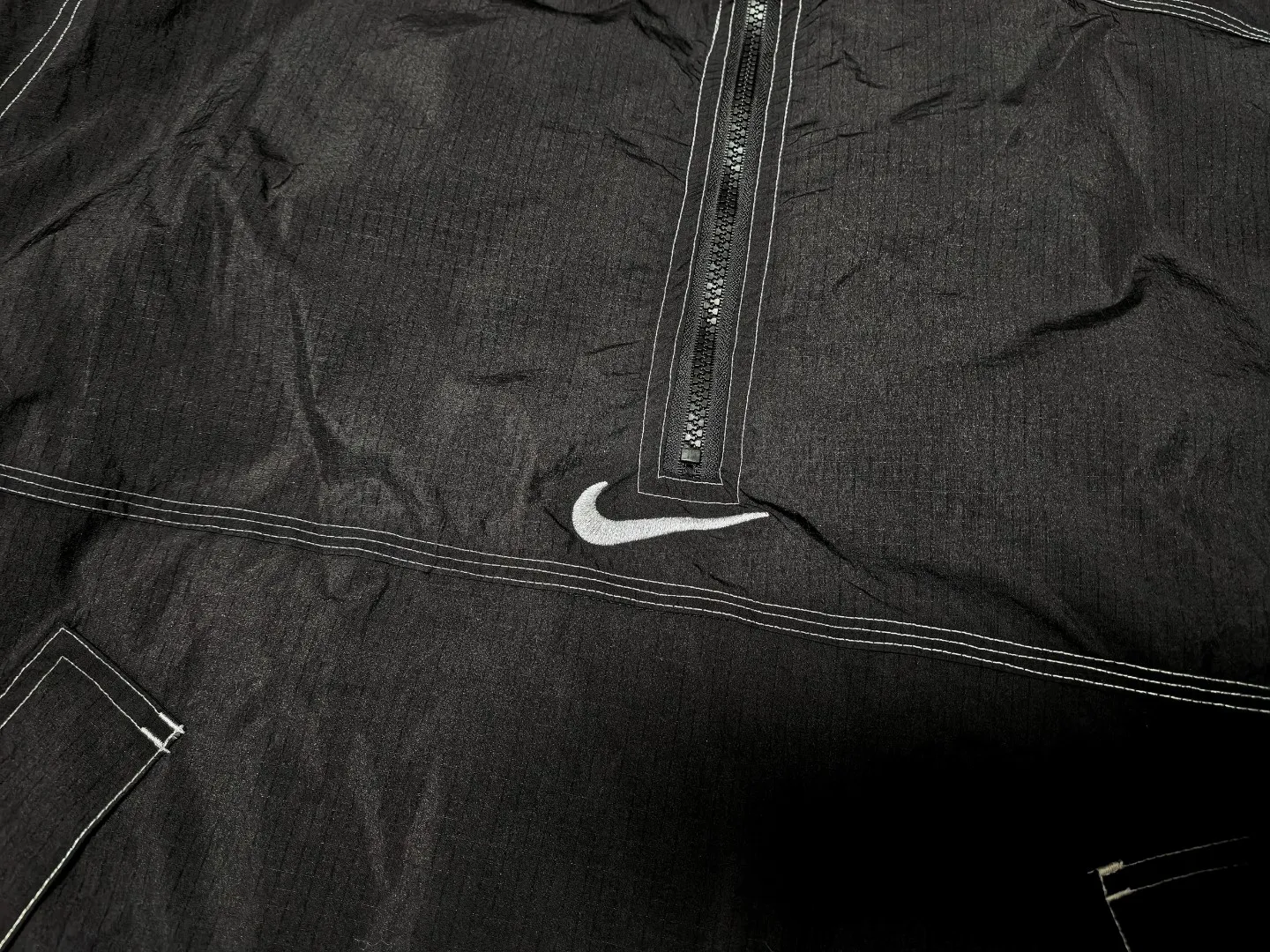 S626💰p600 top version Supreme 3. Sewing process: Twelve places of the whole garment are made of four-needle and six-thread boneless splicing technology. Processed by a senior foreign trade factory (ordinary factories cannot do it) 4. Customized ZP main label/wash water label/tag/zipper/packaging bag (equipped with an extra-large thickened handbag) Color: Black Gradient Size: S/M/L/XL
