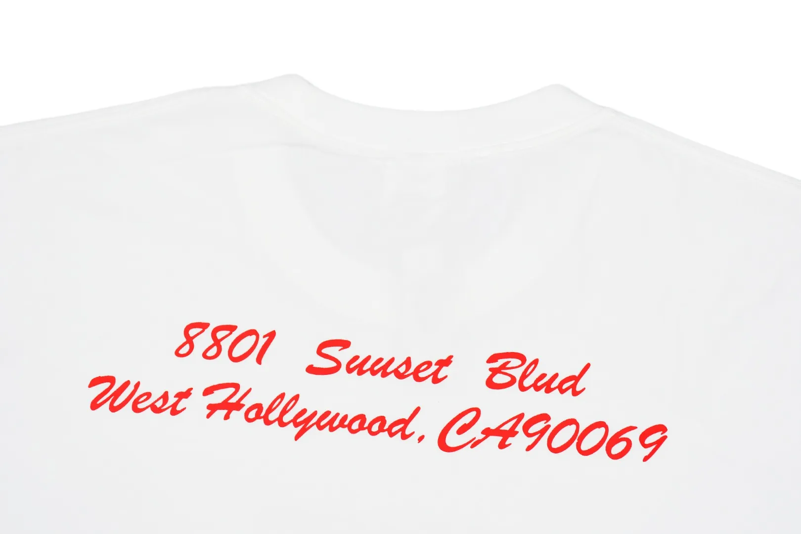 S206💰p130 Top version Supreme 23ss LA Los Angeles opening limited Bogo Box Logo short-sleeved T-shirt. For those of us who focus on top-level Sup products, this short-sleeved one is naturally available. It adopts cylindrical seamless technology (original technology, there are no stitched bones on the side of the clothes, the focus of identification) The fabrics are all custom-woven and dyed, 280g weight, 100% cotton, cylindrical fabric. Cylindrical fabric is knitted fabric woven with a cylinder loom. The needles are distributed in a cylindrical shape on the fuselage. The gray fabric is a large cylinder that needs to be opened and shaped before it can be used further. There are no slits on the side of the clothes, so there is no washing label on the side of ordinary short-sleeves. There is only one collar label behind the neck. The printing is printed with thermosetting ink, also known as plastic. Ink, or self-adhesive ink, contains ingredients: mainly composed of polyvinyl chloride (PVC) and phthalates. PVC and phthalates, fixatives, stabilizers, and thickeners are mixed to form a thermal ink. Solid ink is not the digital direct printing advertised on the market. The printing texture of thermoset ink is something that digital direct printing cannot achieve. The collar label has a watermark anti-counterfeiting effect, a real anti-counterfeiting layer, a probability of passing the version, and a high probability of passing the original packaging picture. Size：S-XL