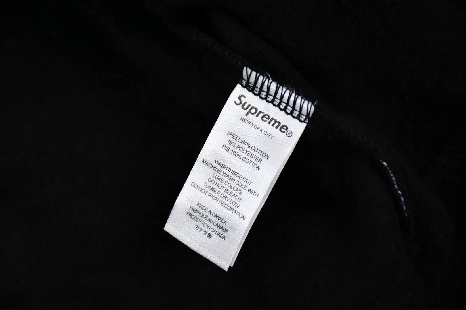 S606💰p330 Top version Supreme 24FW Small Box small label embroidered zipper cardigan sweatshirt 1. Fabric: According to ZP testing, custom woven and dyed, pure cotton 460G fleece main fabric 2. Process: Imported Behringer embroidery machine operation, exquisite and perfect presentation 3. Hem and cuffs: Customized color matching thread using 520G non-elastic thread (Low-end goods use elastic threads to cause the hem and cuffs to appear wavy) 4. Customized ZP YKK zipper/main label/wash label/tag/packaging bag (equipped with an extra-large thickened handbag) Size: S~XL