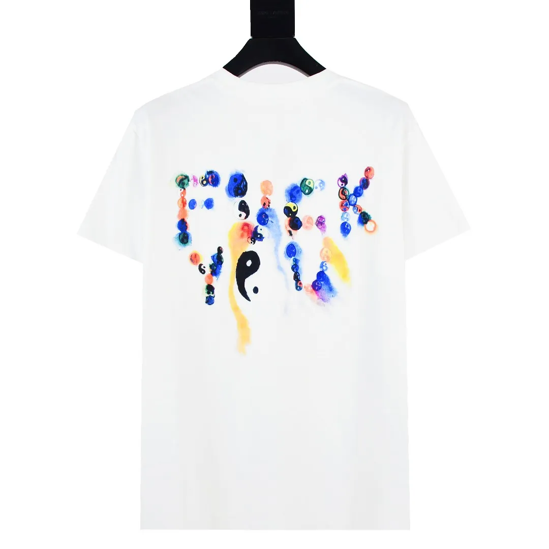 🅿️130 S153 top version Supreme 23FW YIN YANG TEE Yin Yang Tai Chi printed short-sleeved T-shirt. Refuse to look at pictures to make products. Refuse to compare wrong versions. Use cylindrical seamless technology (original technology. There are no stitched bones on the side of the clothes. Key points of identification) The fabrics are all custom-woven and dyed, 280g weight, 100% cotton, cylindrical fabric. Cylindrical fabric is a knitted fabric woven with a cylinder loom. The needles are distributed in a cylindrical shape on the fuselage. The gray fabric is a large cylinder, which needs to be opened and shaped before it can be used further. There are no slits on the side of the clothes, so there is no washing label on the side of ordinary short-sleeves. There is only one collar label behind the neck. The printing uses thermosetting ink printing imported from Belgium (different from conventional thermal transfer printing), also known as plastic ink, or self-adhesive ink. Its ingredients are: mainly composed of polyvinyl chloride (PVC) and phthalates. PVC and phthalates, solid color The thermoset ink is composed of a mixture of agents, stabilizers, and thickeners. It is not the digital direct printing advertised on the market. The printing texture of thermoset ink cannot be achieved by digital direct printing. The collar label has a watermark anti-counterfeiting effect, a real anti-counterfeiting layer, a version with a high probability of passing the inspection, and a high probability of passing the original packaging picture. Size：S-XL