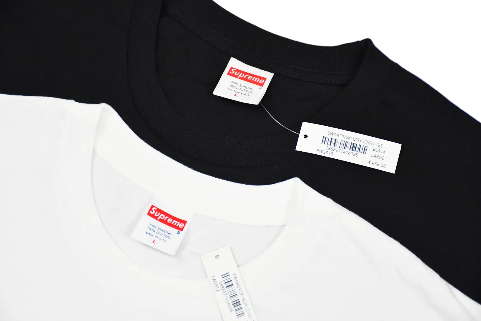 🅿️120 S33 top version Supreme Swarovski Box Logo Tee 25th Anniversary Swarovski short-sleeved T-shirt 1. Using cylindrical seamless technology (the original technology has no gaps on the sides of the clothes) The fabrics are all custom-woven and dyed, 280g weight, 100% cotton, cylindrical fabric. The cylindrical fabric is a knitted fabric woven with a cylinder loom. The needles are distributed in a cylindrical shape on the fuselage. The gray fabric is a large cylinder, which needs to be opened and shaped before further use. That is, there are no slits on the side of the clothes, so there is no washing label on the side of ordinary short-sleeves. There is only one collar label behind the neck. 2. Hot rhinestones. The number, size and alignment are all consistent with YB. The machine adopts German ultrasonic hot drilling machine or hot sheet welding machine. Its principle is to use the ultrasonic host to output ultrasonic piezoelectric signals, convert the ultrasonic piezoelectric signals into mechanical energy through the piezoelectric transducer, and then push the workpiece to rub against the pasting surface at high speed. The heat generated by the friction of the workpiece quickly melts the rubber on the contact surface and combines them into one, thereby achieving the purpose of pasting. Since the pasting accessories are directly fused with the bonding surface, the pasting structure is very strong and is not easy to come off. 3. The collar label has a watermark anti-counterfeiting effect, a real anti-counterfeiting layer, and has a high probability of passing the inspection version, and the original packaging picture has a high probability of passing. 4. Equipped with YB packaging bag, handbag, color: black and white, size: S~XL