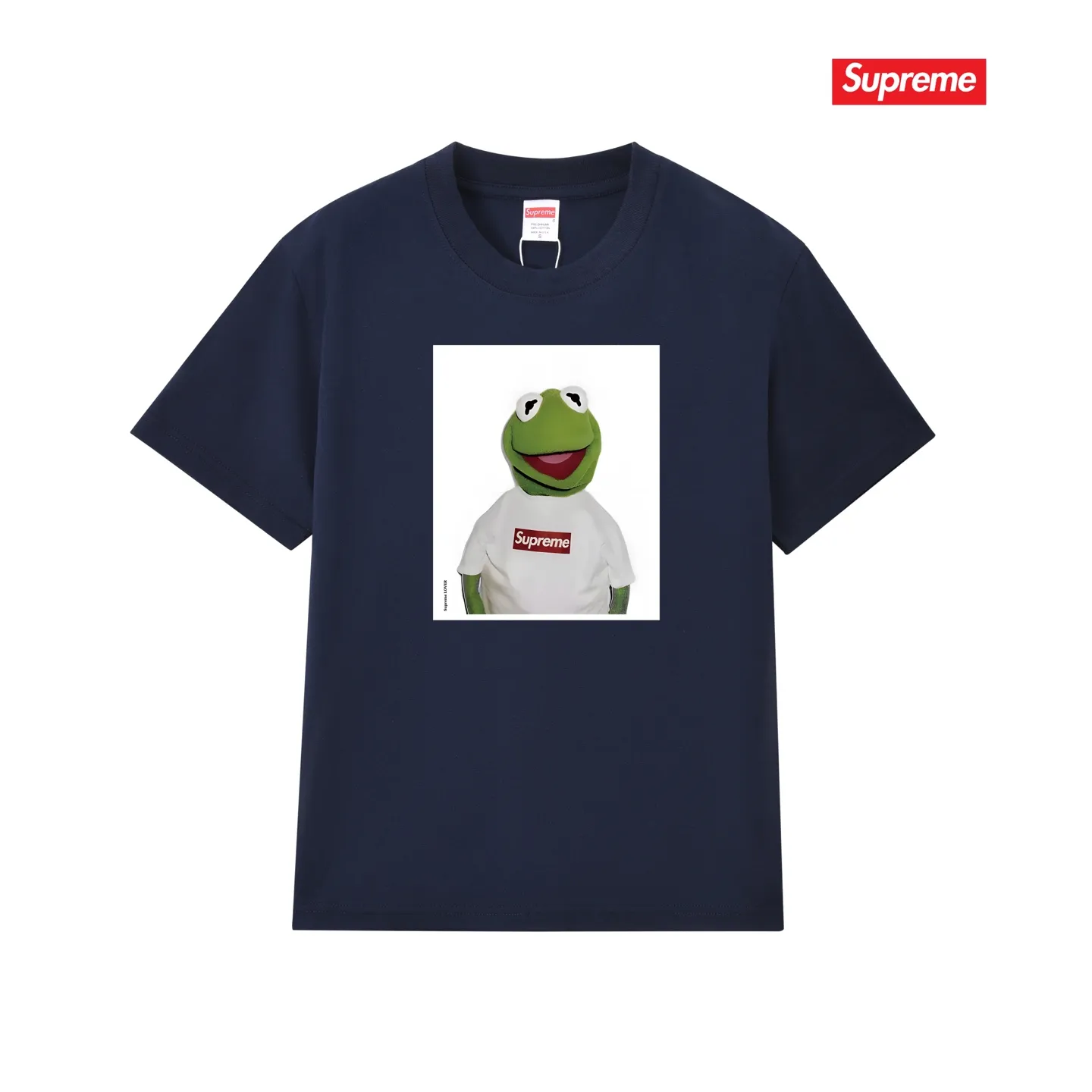 S174 P110💰 Sup 74ss Summer new Komi Frog short-sleeved round neck T-shirt summer half-sleeved loose and versatile tee for men and women couples Loose version Made of 260 grams of combed cotton double yarn From fabrics to accessories, all three standards are complete and follow ZP Imported Matsui company slurry printing will never crack The whole piece is made with a three-needle five-thread process. The collar-shoulder seam-sleeve seam is double-lined, which looks more three-dimensional and textured. The process is the same as the authentic original version, and the classic version is free to compare zp. The whole piece is made with a three-needle five-thread process. The neckline-shoulder seam-sleeve seam is double-threaded, which looks more three-dimensional and textured. The process is the same as the authentic original version. The classic version. Color: Black White Navy Blue Light Gray Pink Size: S M L XL XXL