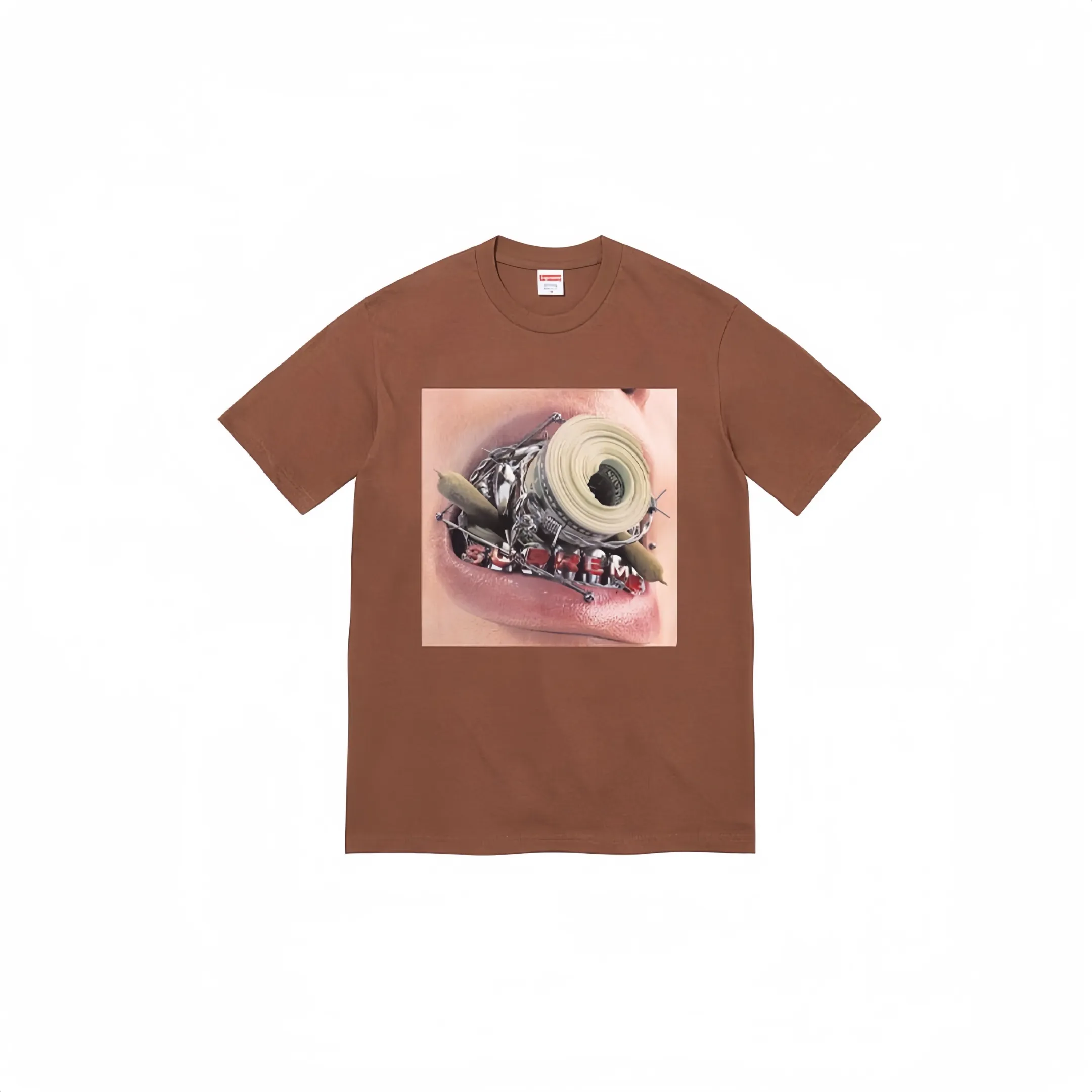 #S28 P110💰 Supreme FW22 Week 1 Braces Tee Graphic printed round neck short-sleeved T-shirt is made of 260g combed cotton double yarn. From fabrics to accessories, all three standards are complete and follow ZP. Imported Matsui company’s slurry printing will never crack. The whole piece is made with three-needle five-thread technology. The neckline-shoulder seam-sleeve seam is double-lined, looking more three-dimensional and textured) The same process as the original version, classic version Feel free to compare zp. The whole piece adopts three-needle five-thread craftsmanship (neckline-shoulder seam-sleeve seam double thread, which looks more three-dimensional and textured). It has the same craftsmanship as the original original, classic version. Color: Black White Brown Pink Green Size: S M L XL XXL