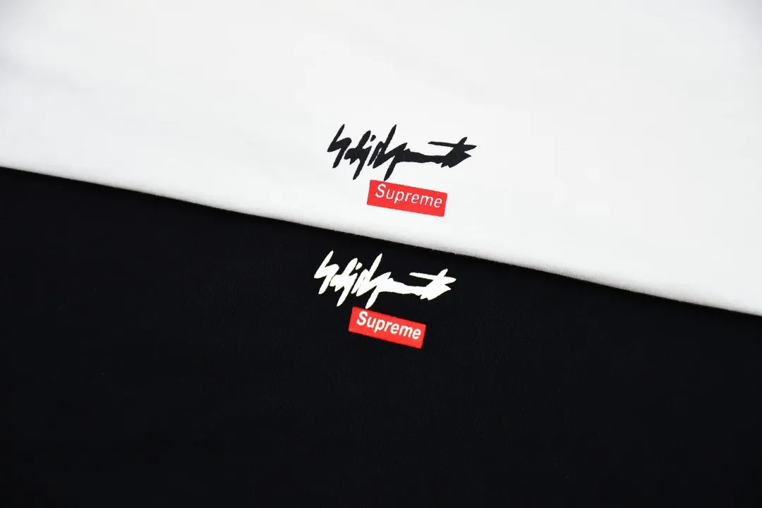 #S43 P110💰 Supreme x yohji yamamoto Yohji Yamamoto FW22 Week 4 Paint tee joint model Cartoon printed round neck pullover round neck fitted straight short-sleeved T-shirt Unisex couple style uses 260g combed cotton double yarn From fabrics to accessories, all three standards are complete and ZP imported Matsui company's slurry printing will never crack The whole piece is made with three-needle five-thread technology. The neckline-shoulder seam-sleeve seam is double-lined, which looks more three-dimensional and textured. The craftsmanship is the same as that of the authentic original version. It has a classic version. Feel free to compare zp. The whole piece is made of three-needle five-thread craft. The neckline-shoulder seam-sleeve seam is double-threaded, which looks more three-dimensional and textured. The craftsmanship is the same as that of the authentic original version. The classic version. Color: Black White Size: S M L XL XXL
