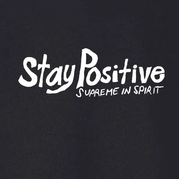 Style No. S2233 #terry P160💰 Velvet P170💰 Supreme Week 1 Stay Positive Tee Stay Positive English print hooded sweatshirt Made of 400g large terry 430g silver fox velvet (drop shoulder large version) fabric, soft texture and no pilling Imported environmentally friendly printing glue The pattern is bright and three-dimensional Quality 💥Same style for men and women The upper body is trendy Color: black white gray Size: S M L XL XXL