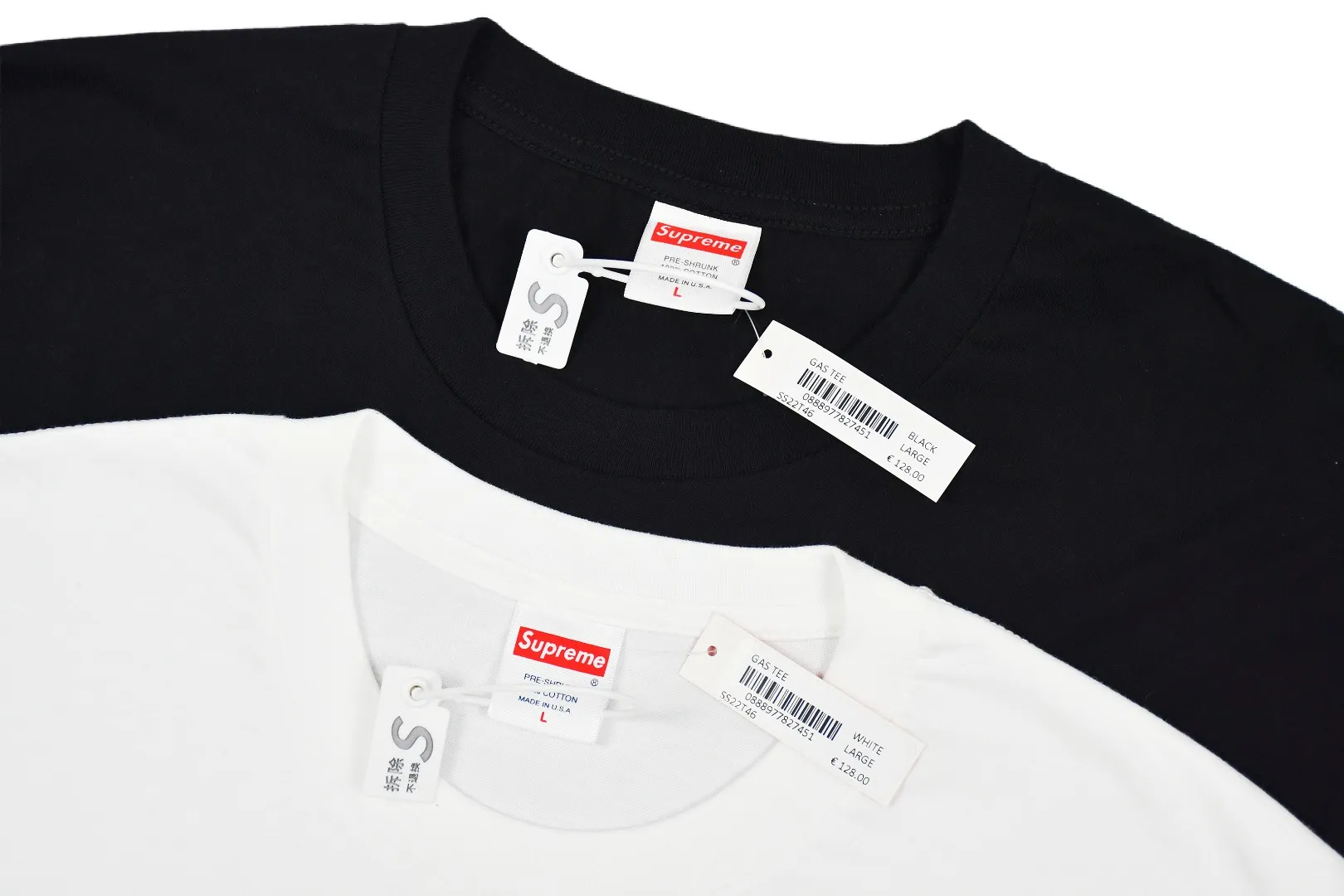 S144💰p140 Top version Supreme 22SS Gas Tee Iron Dollar Short Sleeve Round Neck T-shirt For those of us who focus on top Sup products, this short sleeve is naturally available. It adopts cylindrical seamless technology (the original technology has no gaps on the sides of the clothes, the key point of identification) The fabrics are all custom-woven and dyed, 280g weight, 100% cotton, cylindrical fabric. Cylindrical fabric is knitted fabric woven with a cylinder loom. The needles are distributed in a cylindrical shape on the fuselage. The gray fabric is a large cylinder that needs to be opened and shaped before it can be used further. There are no slits on the side of the clothes, so there is no washing label on the side of ordinary short-sleeves. There is only one collar label behind the neck. The printing is printed with thermosetting ink, also known as plastic. Ink, or self-adhesive ink, contains ingredients: mainly composed of polyvinyl chloride (PVC) and phthalates. PVC and phthalates, fixatives, stabilizers, and thickeners are mixed to form a thermal ink. Solid ink is not the digital direct printing advertised on the market. The printing texture of thermoset ink is something that digital direct printing cannot achieve. The collar label has a watermark anti-counterfeiting effect, a real anti-counterfeiting layer, a probability of passing the version, and a high probability of passing the original packaging picture. Size：S-XL