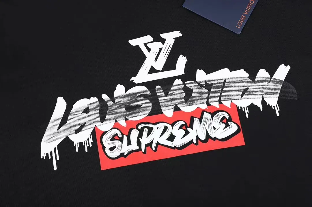 #S94 p110💰 1v 2023 new LV co-branded supreme round neck short-sleeved T-shirt with back logo on the back, custom dyed, very comfortable to the touch, super versatile and good-looking short-sleeved, complete with three labels, non-market ordinary version, feel free to compare, quality is absolutely guaranteed, size: S M L XL XXL