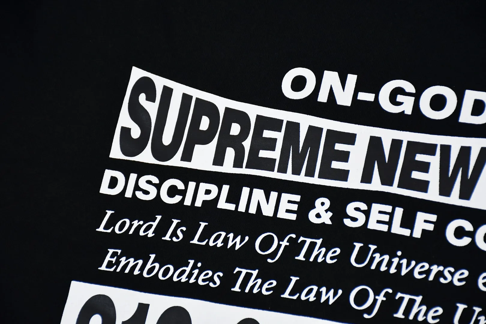 🅿️320 S256 top version Supreme 24FW ON GOD HOODED SWEATSHIRT hooded sweatshirt with letter print on the back. For us who focus on top Sup products, this sweatshirt is naturally available. ZP test, custom weaving and dyeing, pure cotton 450G fleece main fabric Printing uses thermoset ink printing, also known as plastic ink, or self-adhesive ink. Its ingredients are: mainly composed of polyvinyl chloride (PVC) and phthalates. PVC and phthalates, color fixing agents, stabilizers, and thickeners are mixed to form thermoset ink. It is not the digital direct printing advertised on the market. The printing texture of thermoset ink is unachievable by digital direct printing. Customized ZP co-branding Main label/wash water label/tag/packaging bag (equipped with extra large thickened handbag) There is a probability of passing the inspection version, and the original packaging picture has a high probability of passing. Size: S-XL
