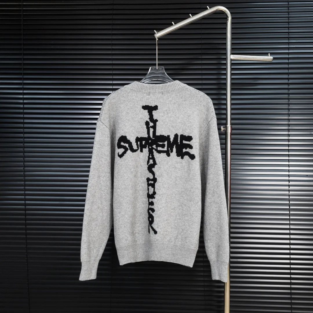 P290 Style: superme trendy cursive embroidered knitted sweater Size: S-XXL Fabric: Wool blend Accessories: Full set of customized original accessories