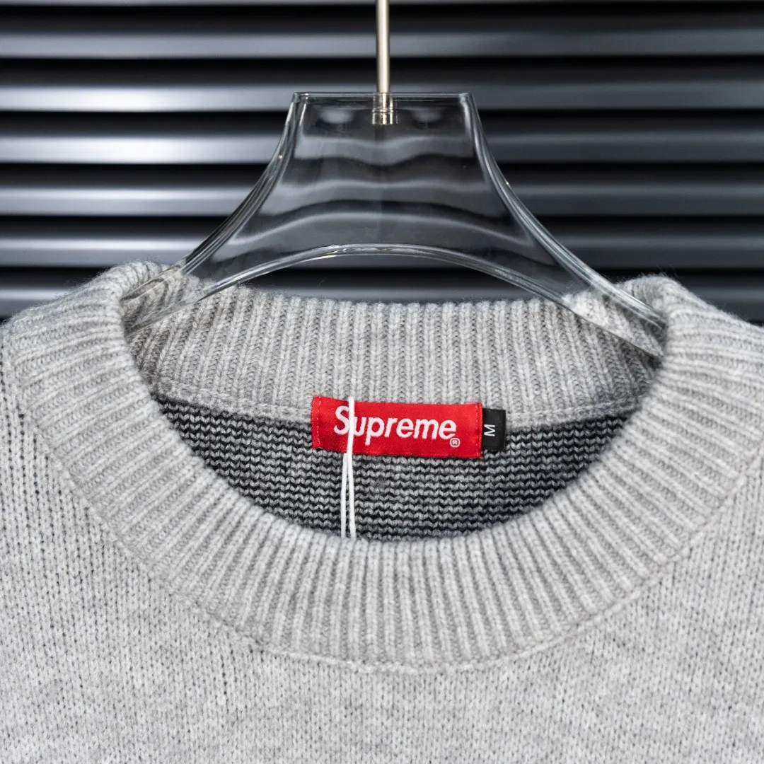 P290 Style: superme trendy cursive embroidered knitted sweater Size: S-XXL Fabric: Wool blend Accessories: Full set of customized original accessories