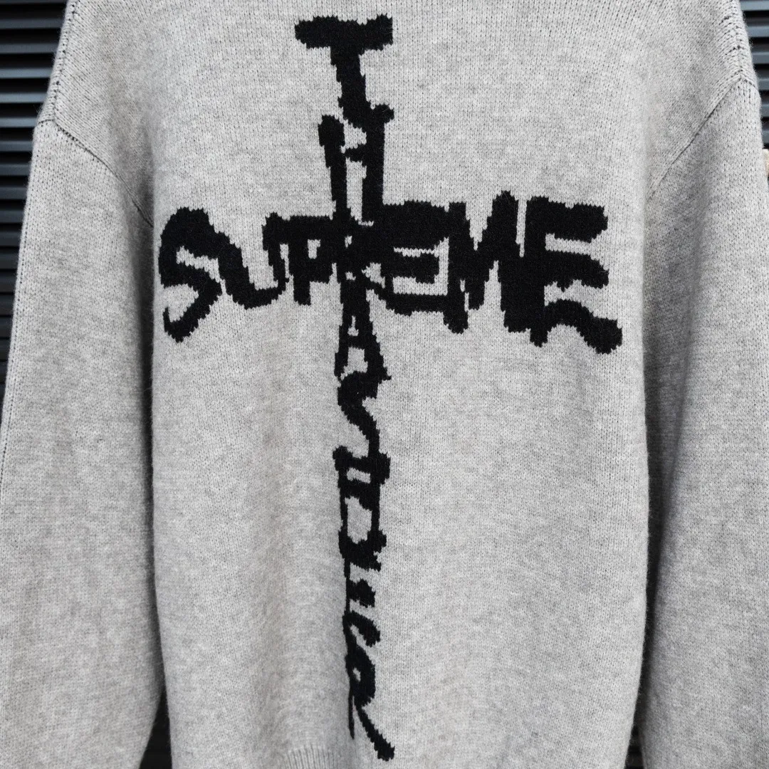 P290 Style: superme trendy cursive embroidered knitted sweater Size: S-XXL Fabric: Wool blend Accessories: Full set of customized original accessories