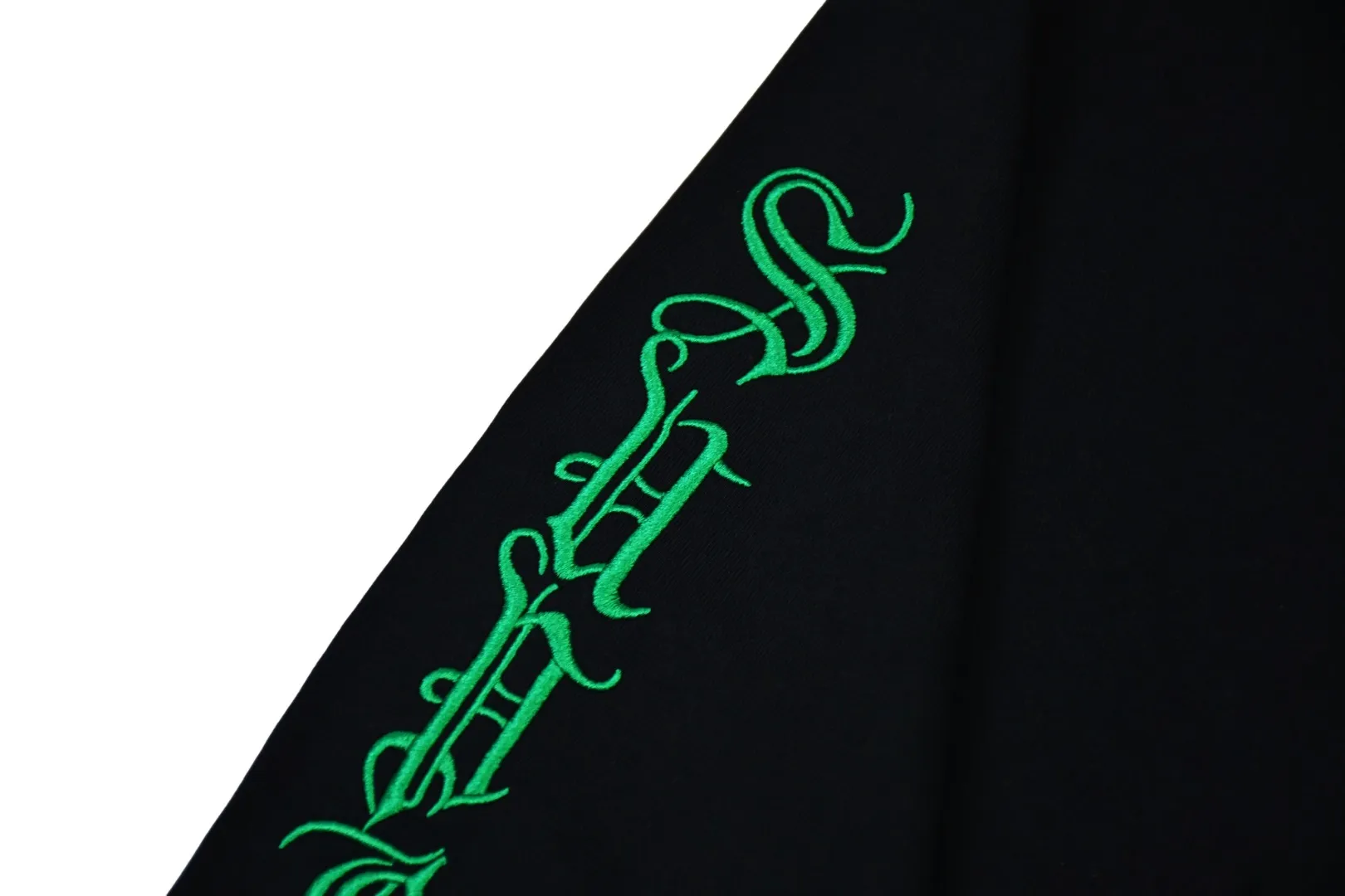 S582💰p210 Supreme OLD ENGLISH L/S TOP Sanskrit embroidery, long-sleeved T-shirt, ZP test, custom weaving and dyeing, pure cotton 320g fabric, embroidery using BEHRINGER BEKS-Y924 machine (one level higher than Tajima embroidery machine) embroidery thickness, saturation and size are consistent with ZP, customized ZP co-branding, main label/wash water label/tag/packaging bag The version with a high probability of passing the test will pass the original packaging picture. Size: S-XL